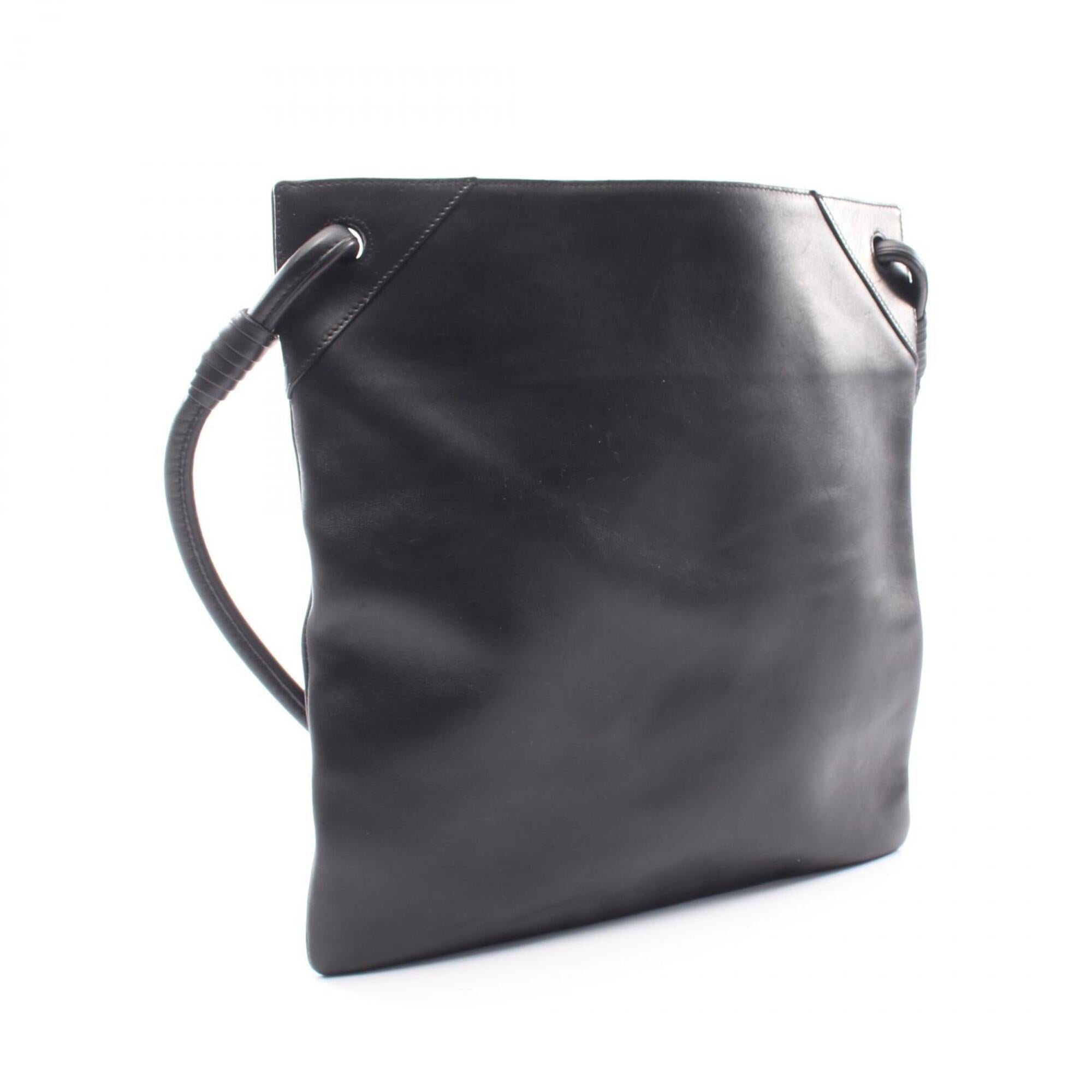 Bottega Veneta Black Leather Shoulder Bag (Pre-Owned)