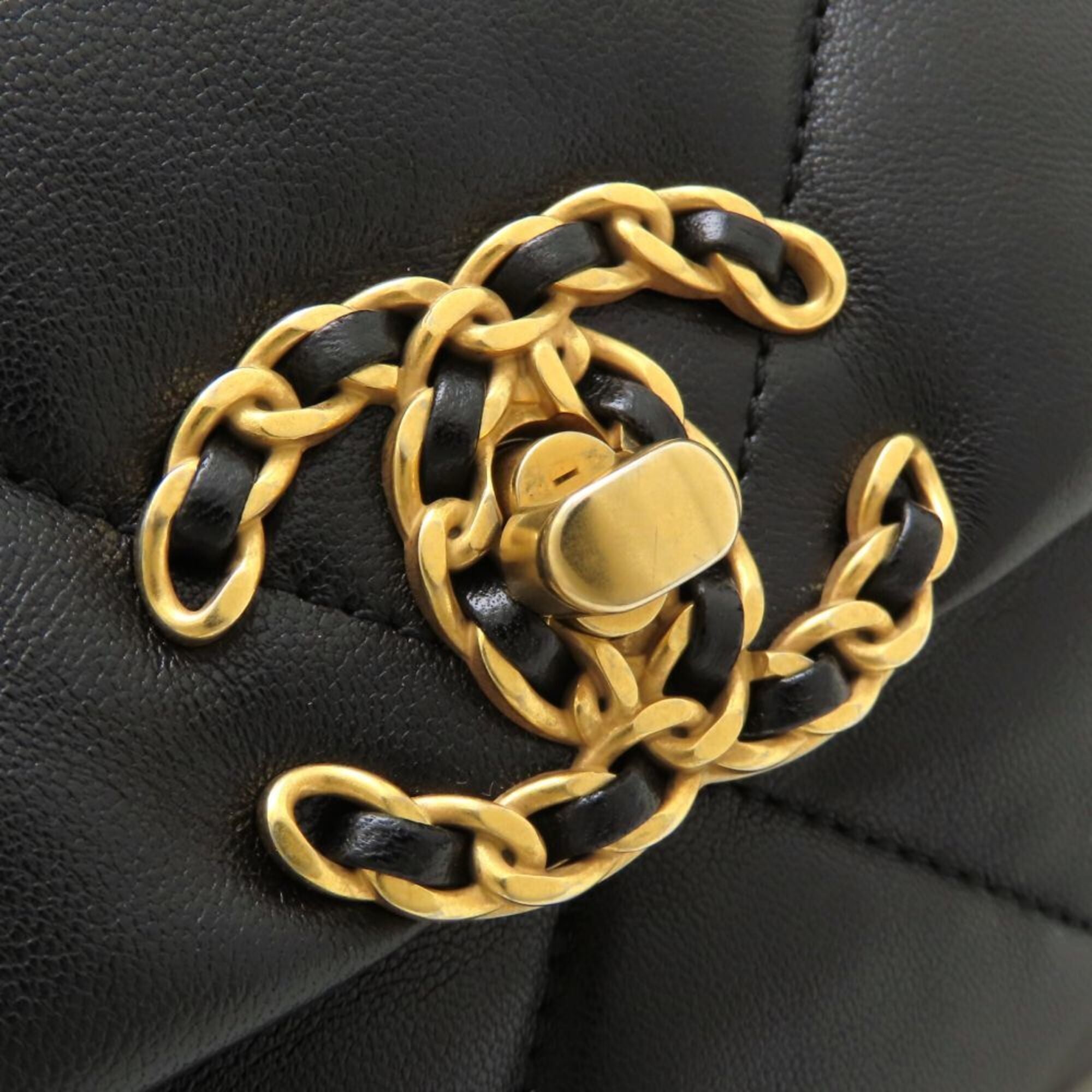 Chanel Black Leather Shoulder Bag (Pre-Owned)