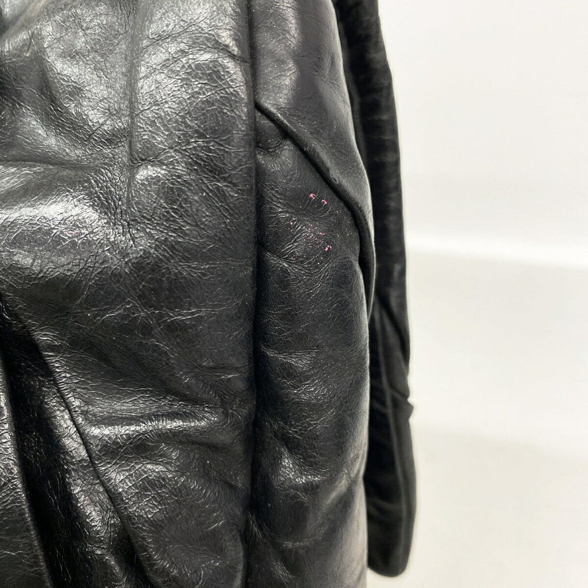 Chanel Black Leather Shoulder Bag (Pre-Owned)
