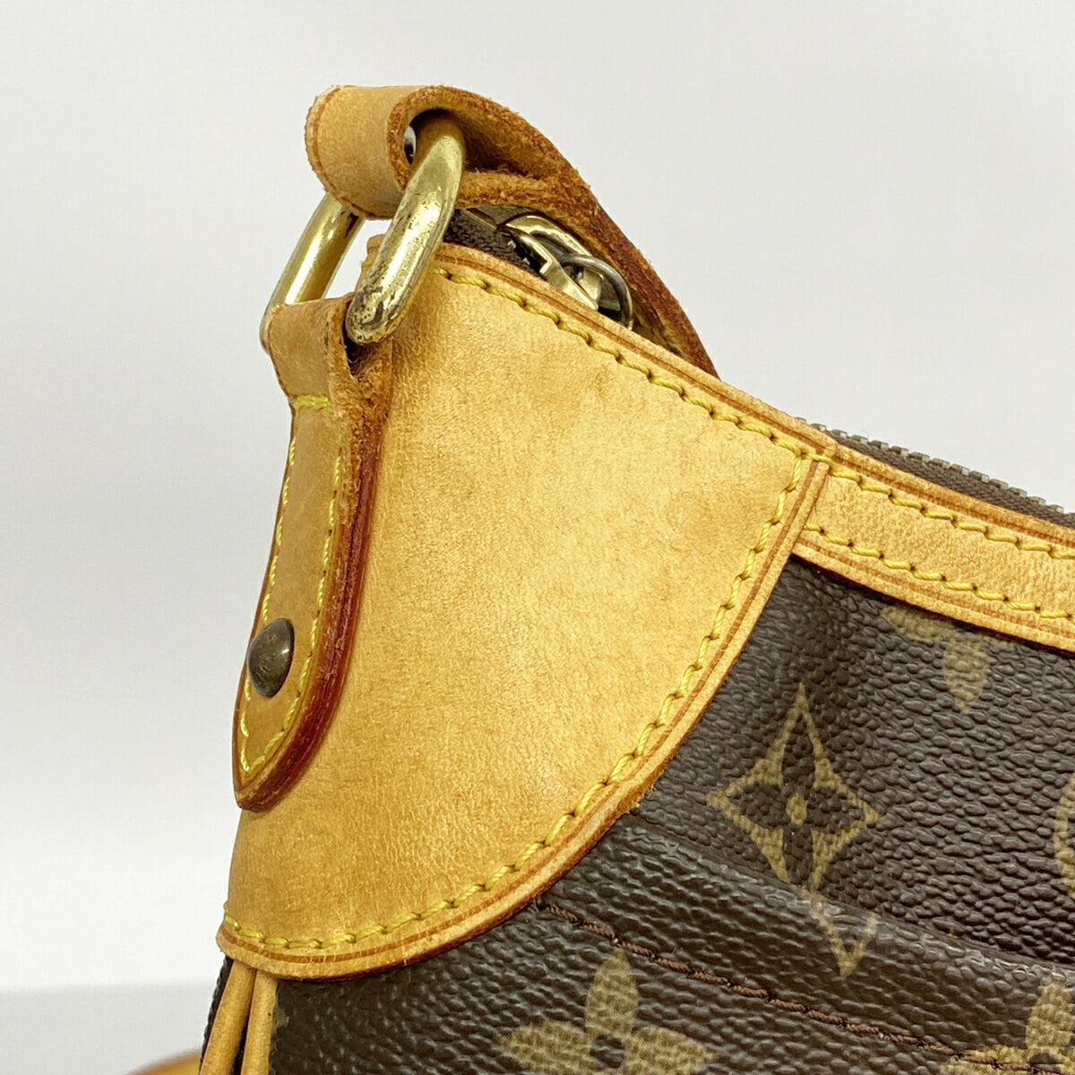 Louis Vuitton Brown Shoulder Bag (Pre-Owned)