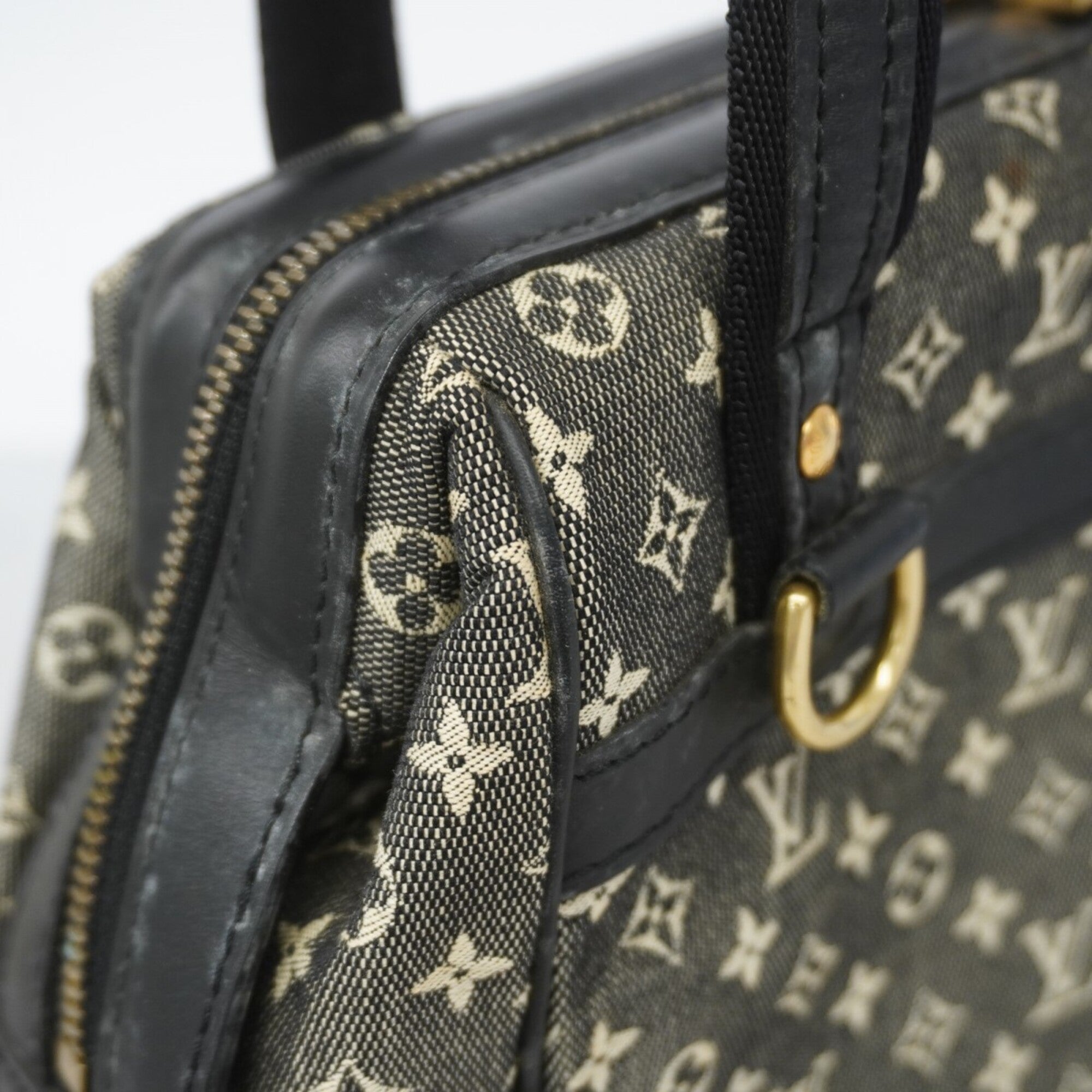 Louis Vuitton Noir Handbag (Pre-Owned)