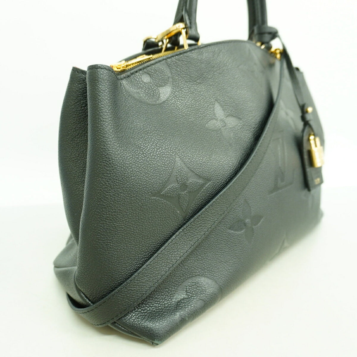 Louis Vuitton Noir Handbag (Pre-Owned)