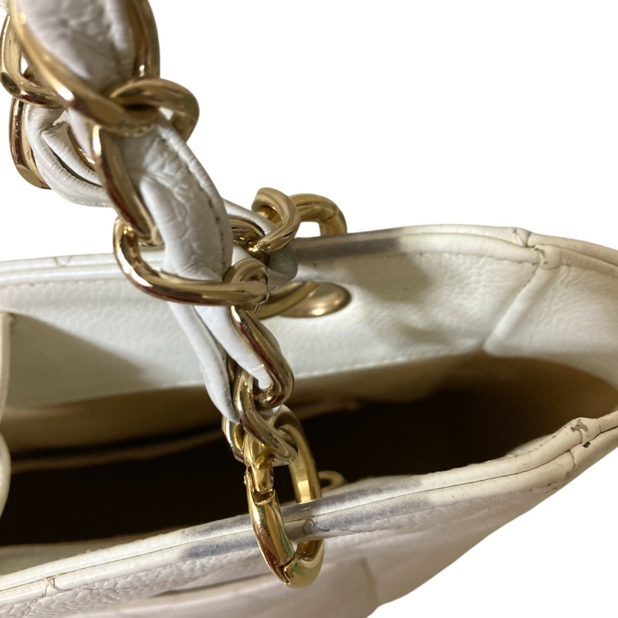Chanel White Grained Calfskin Shoulder Bag (Pre-Owned)