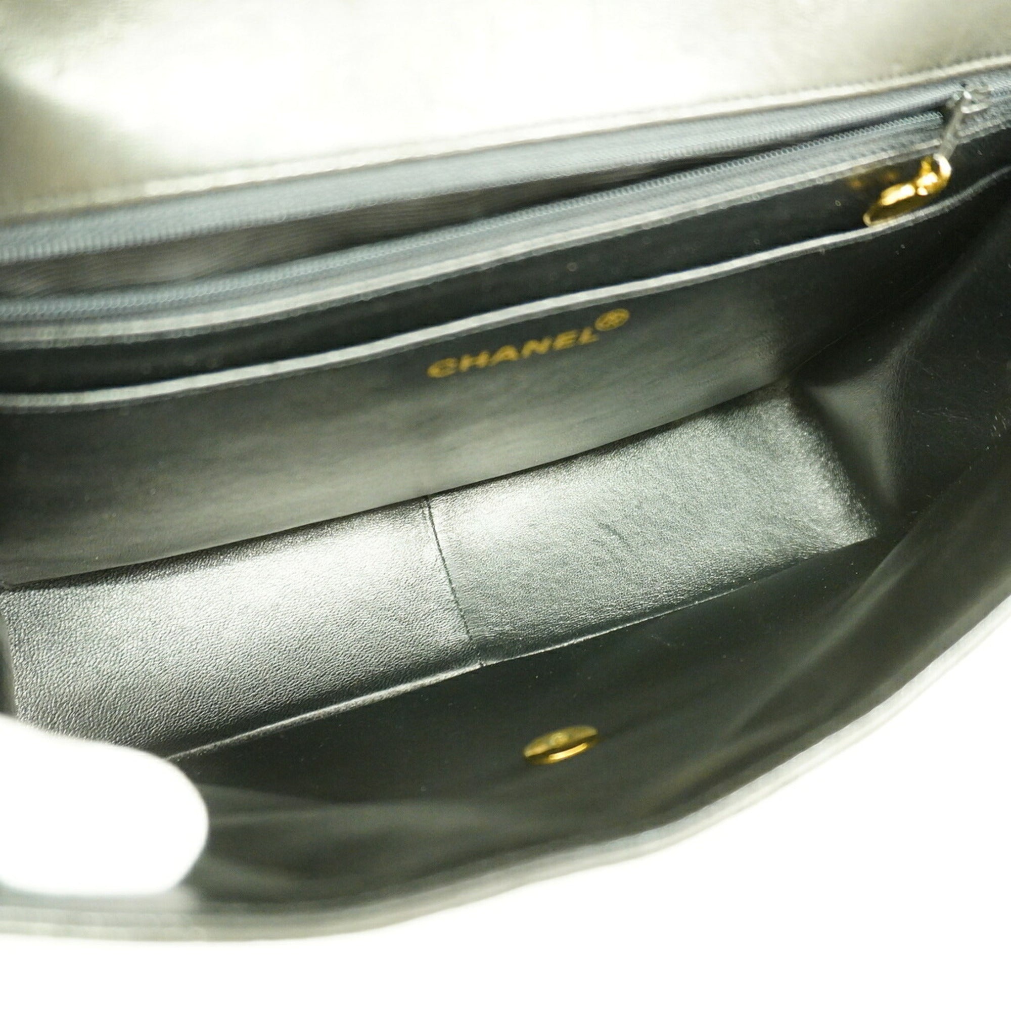 Chanel Black Leather Shoulder Bag (Pre-Owned)