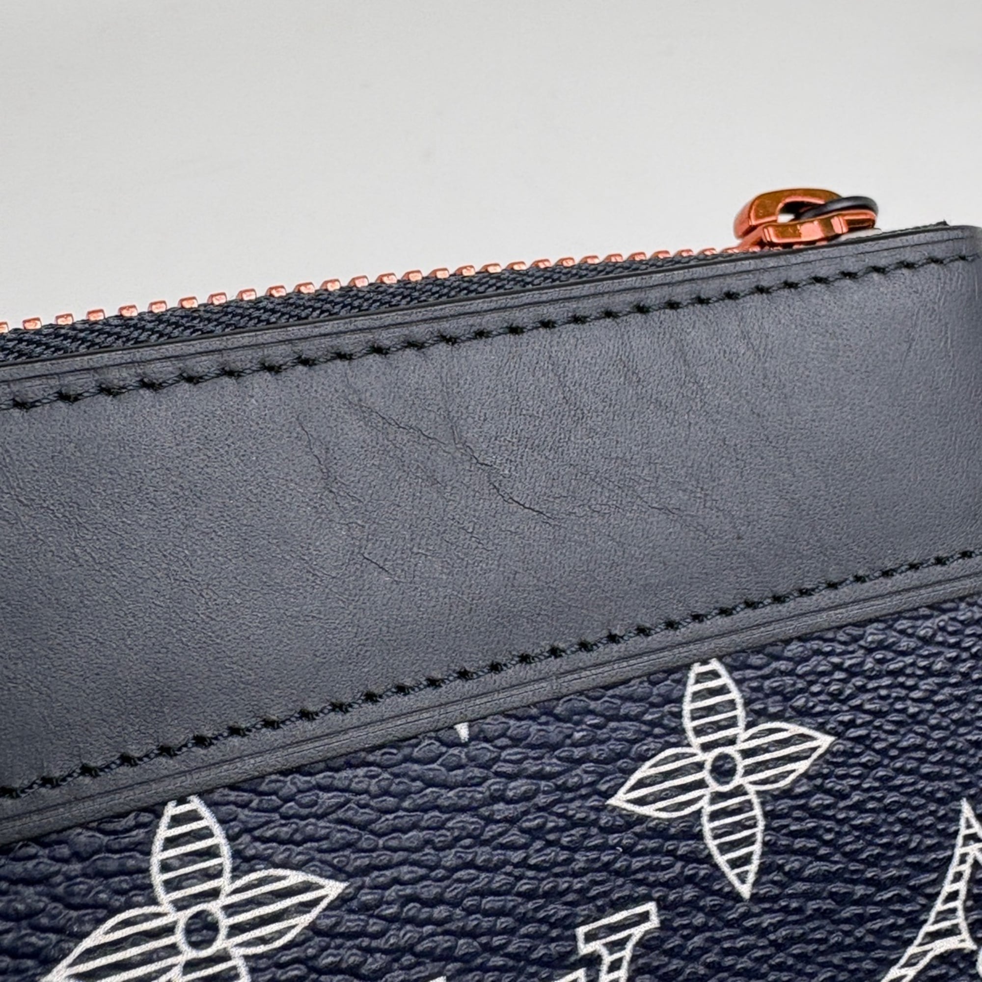 Louis Vuitton Navy Red Color Leather Clutch Bag Pochette (Pre-Owned)
