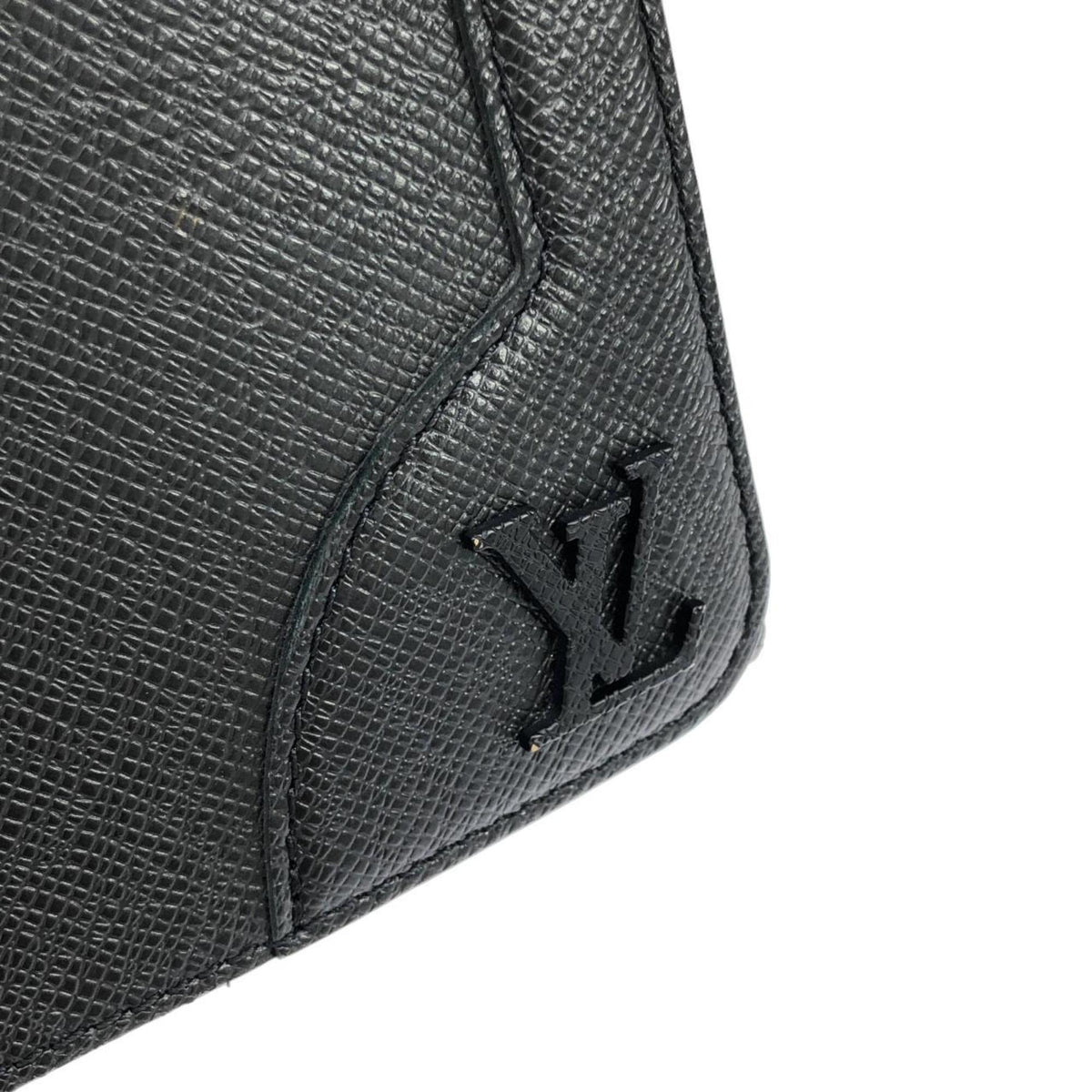 Louis Vuitton Black Leather Shoulder Bag (Pre-Owned)