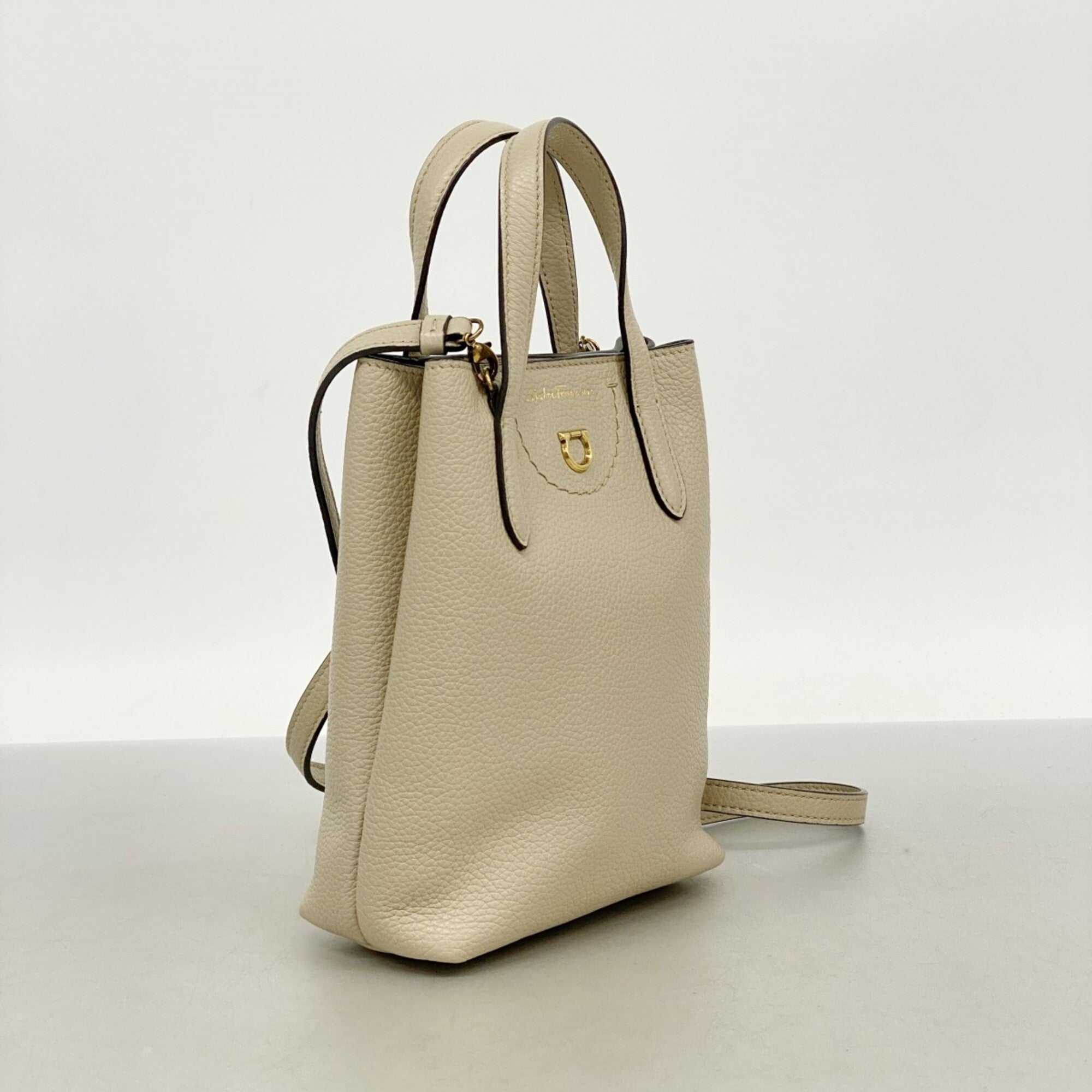 Salvatore Ferragamo Beige Leather Handbag (Pre-Owned)
