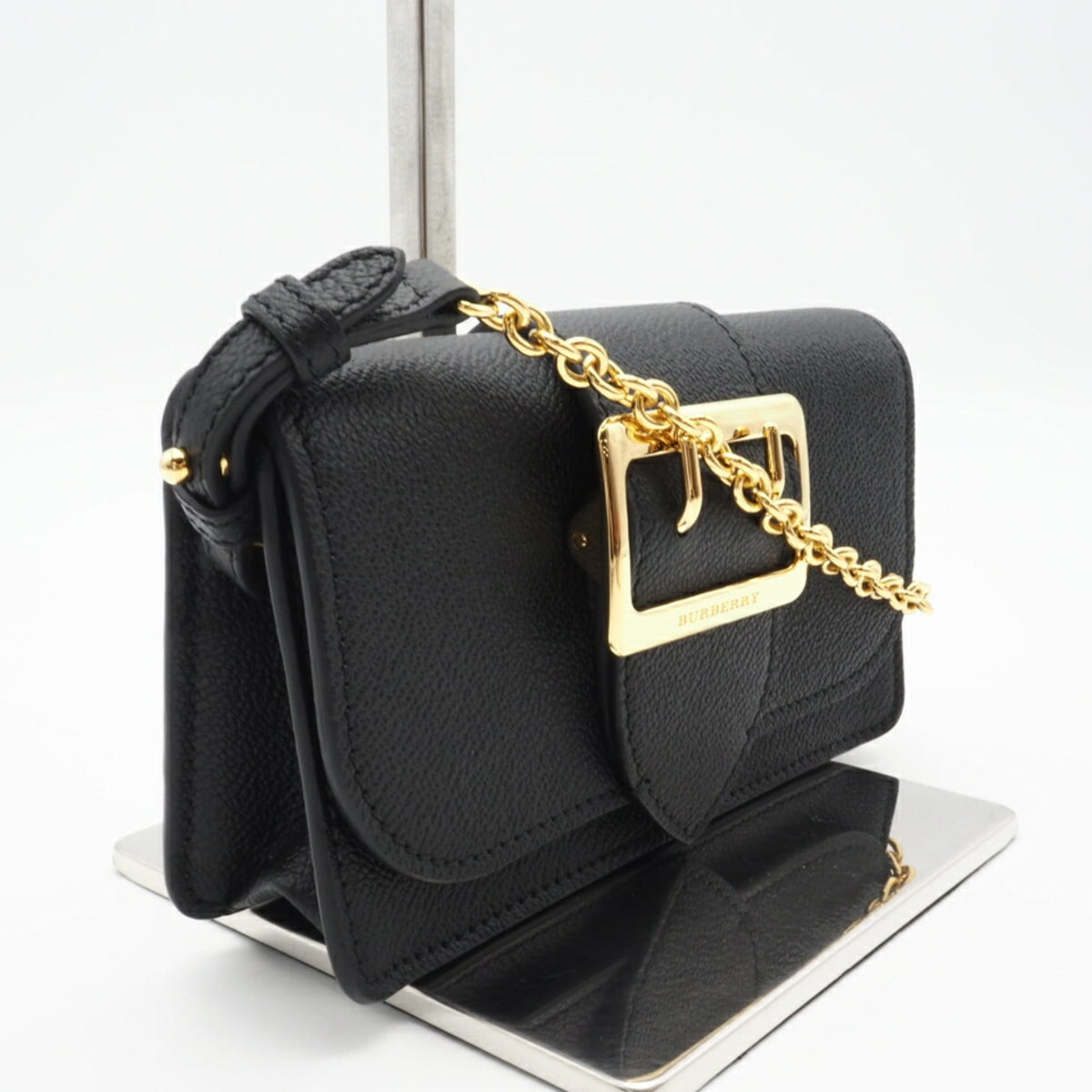 Burberry Black Leather Shoulder Bag (Pre-Owned)
