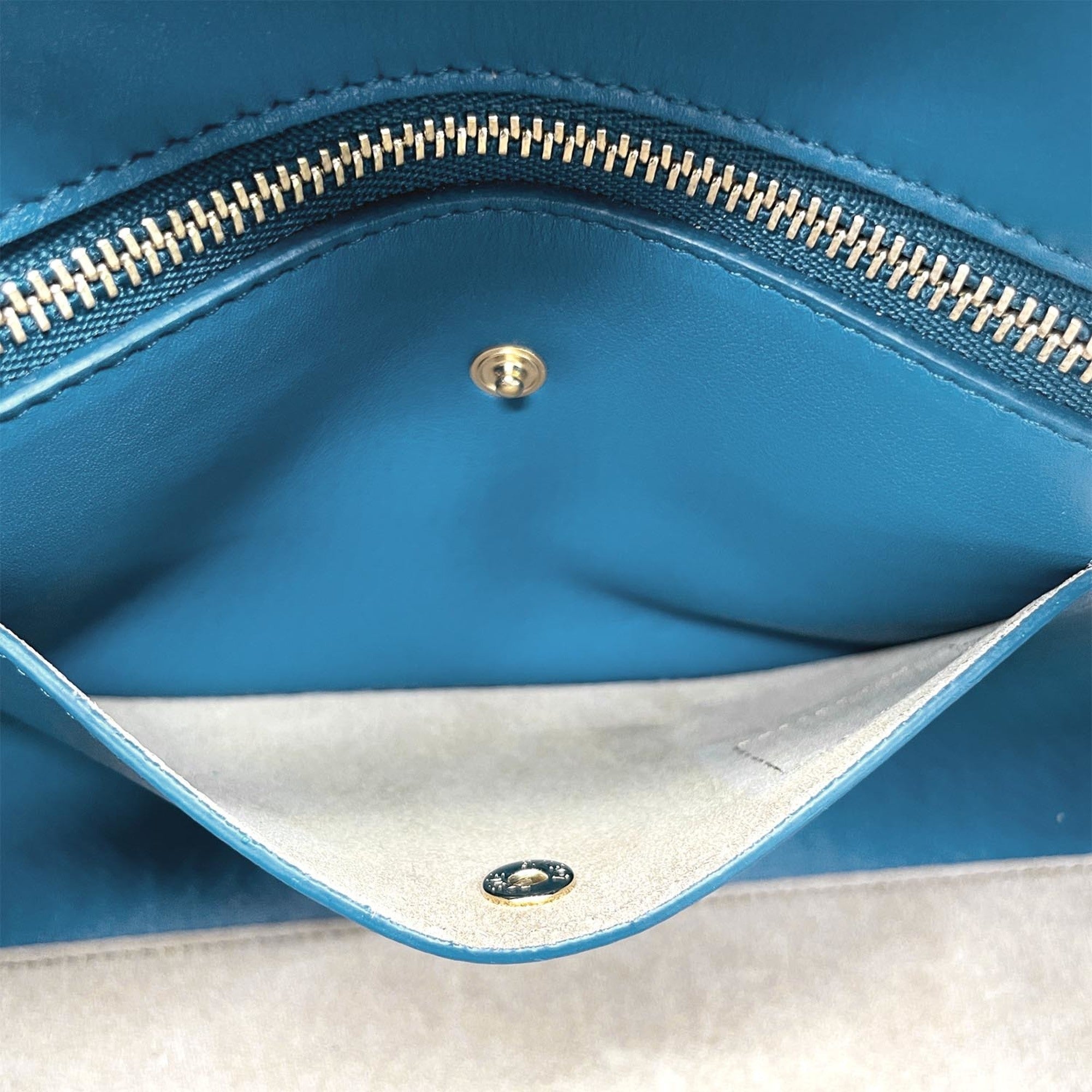 Loewe Blue Leather Shoulder Bag (Pre-Owned)