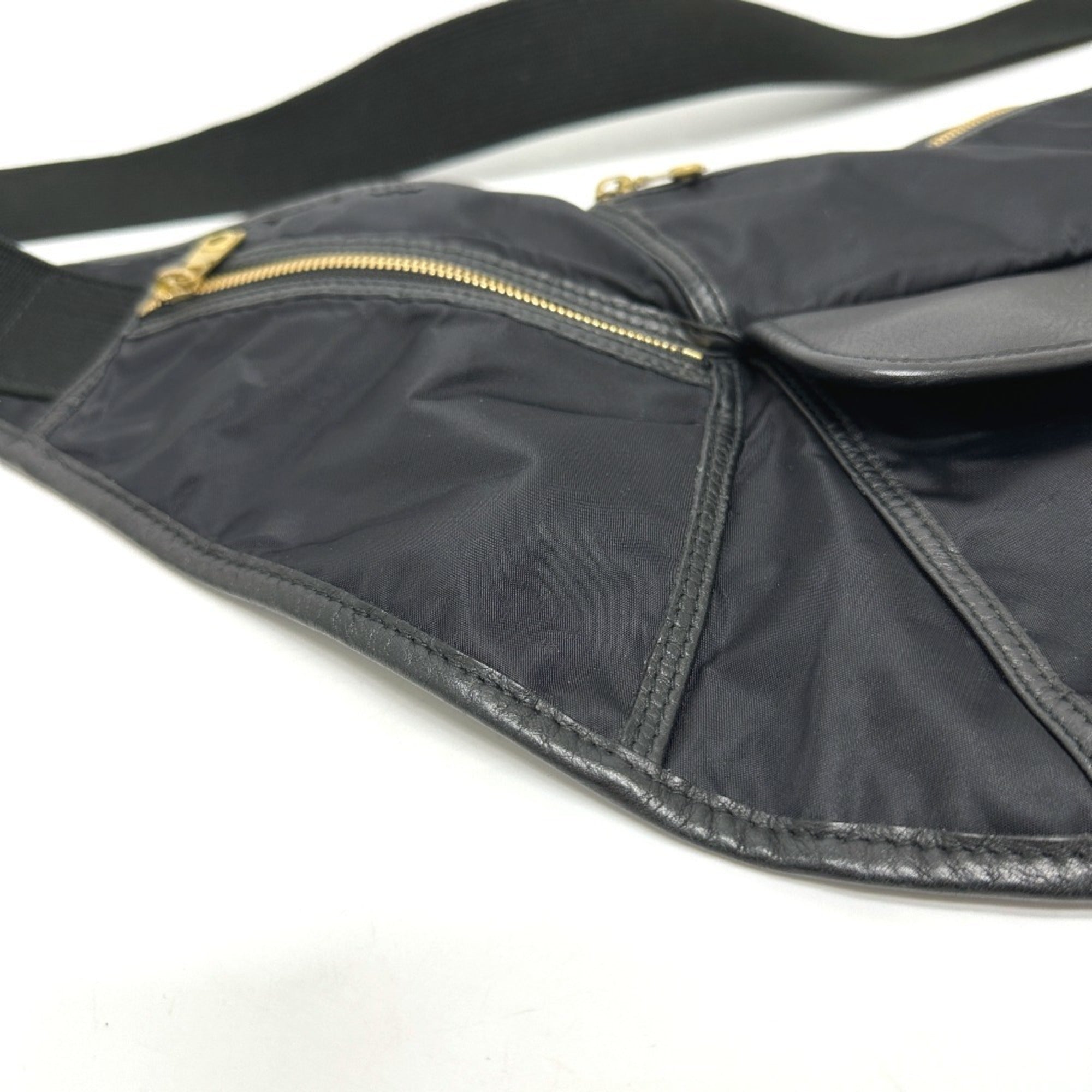 Hunting World Black Leather Nylon Fanny Pack Sling Bag (Pre-Owned)