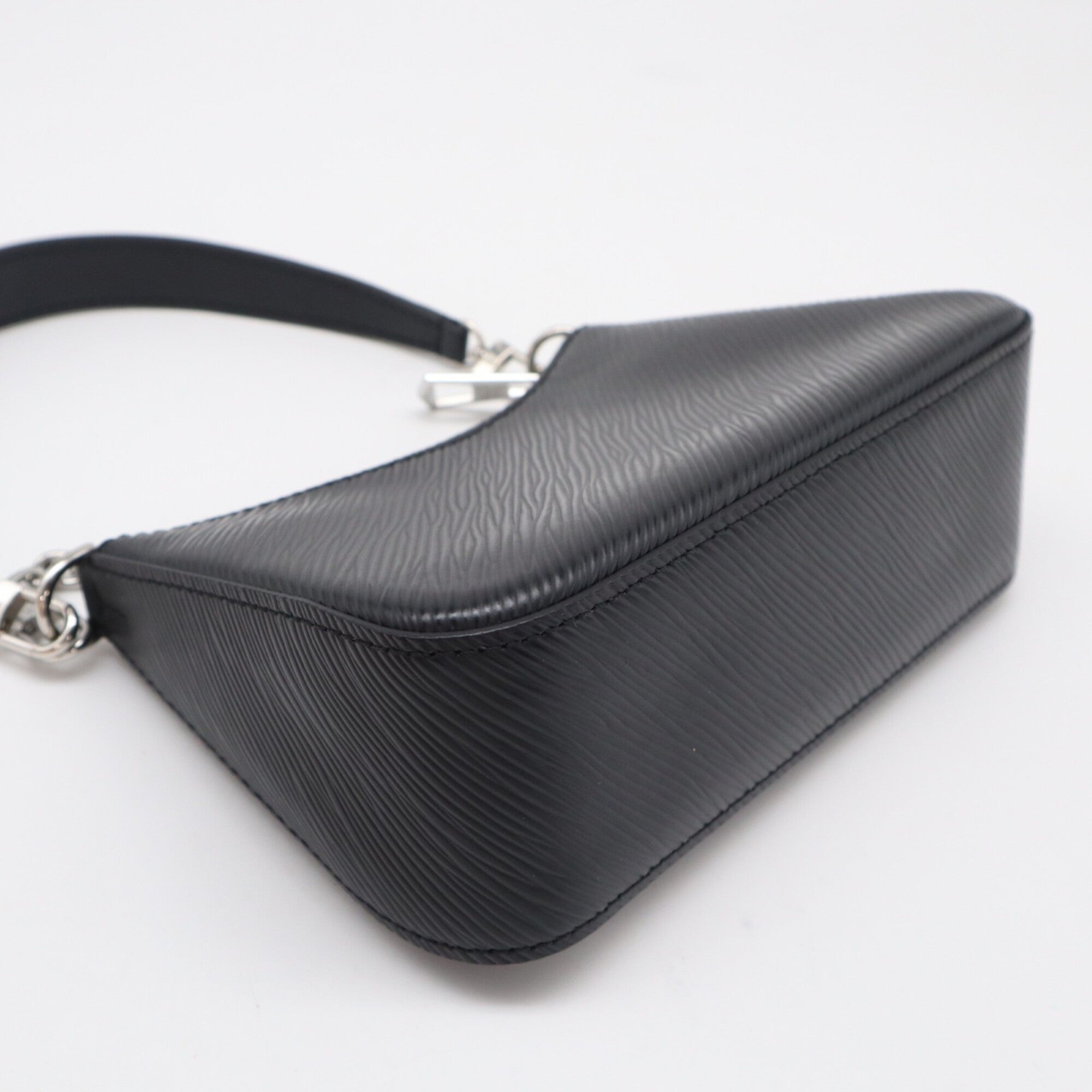 Louis Vuitton Epi Black Noir White Leather Handbag (Pre-Owned)