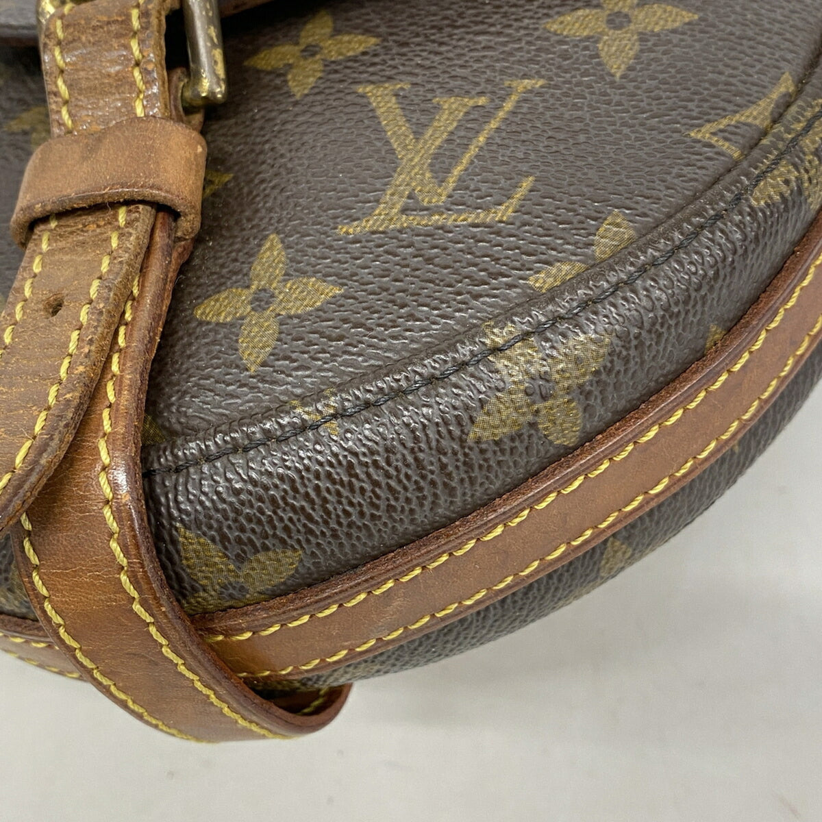 Louis Vuitton Brown Shoulder Bag (Pre-Owned)