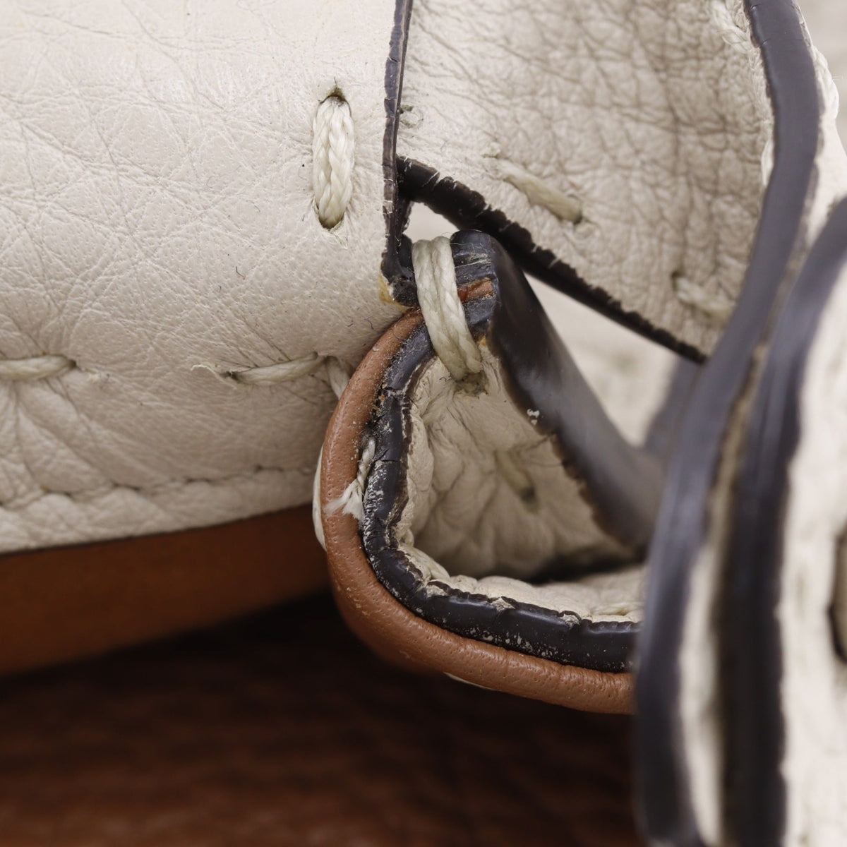 Fendi Peekaboo Light Gray Leather Handbag (Pre-Owned)