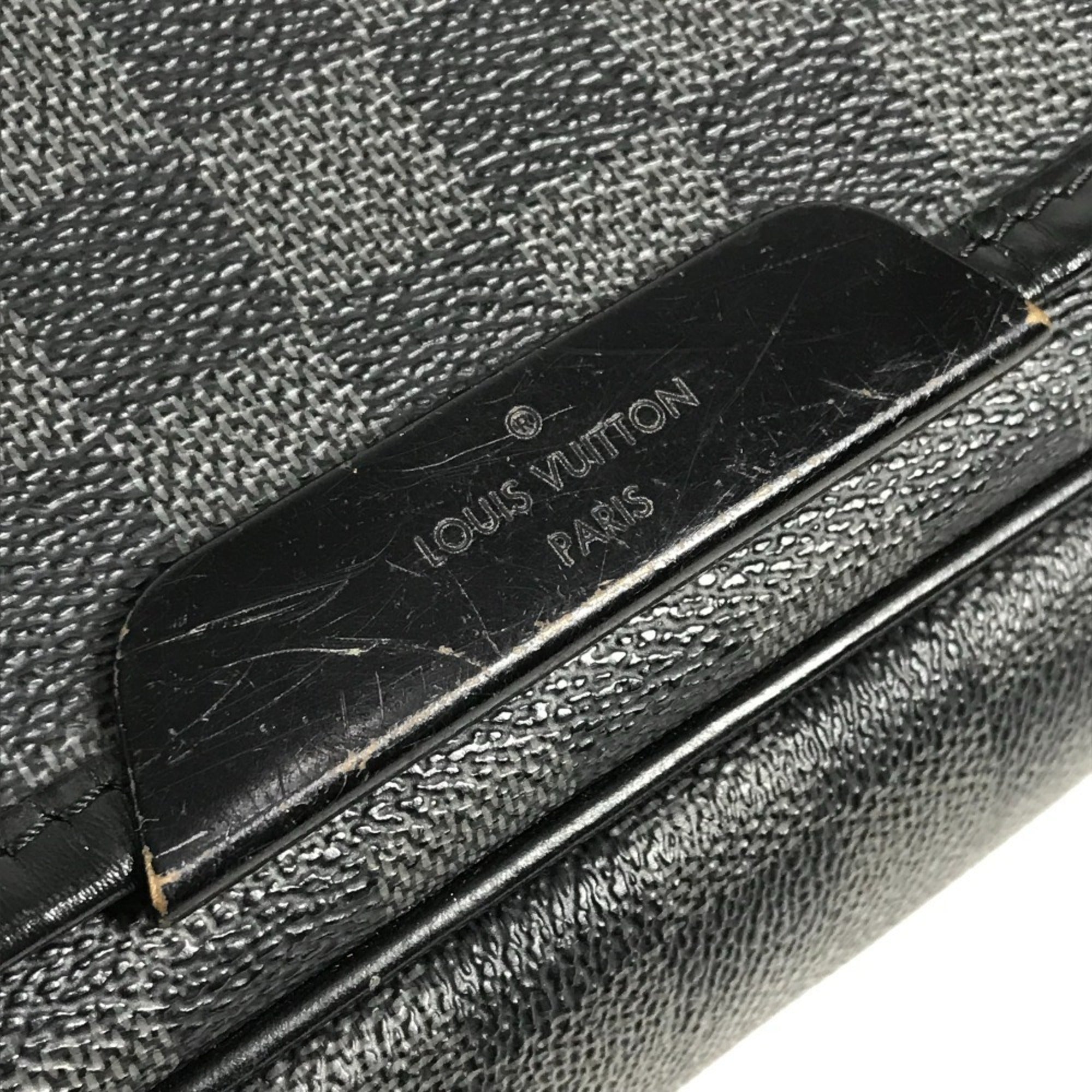 Louis Vuitton Black Damier Graphite Messenger Bag Shoulder Bag (Pre-Owned)