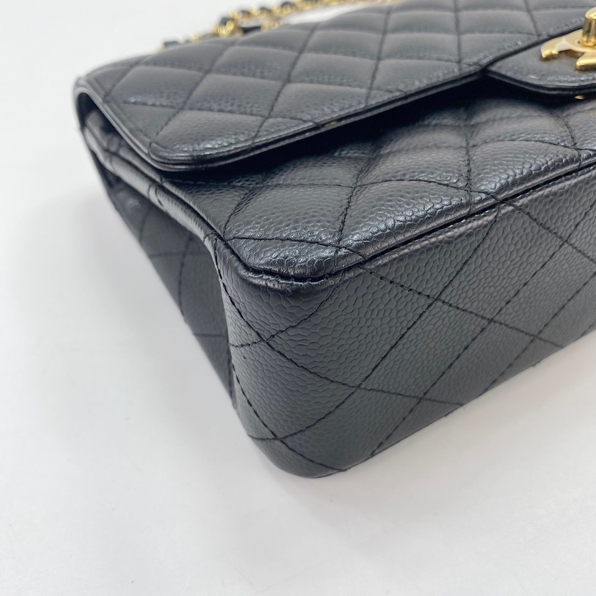 Chanel Black Shoulder Bag (Pre-Owned)