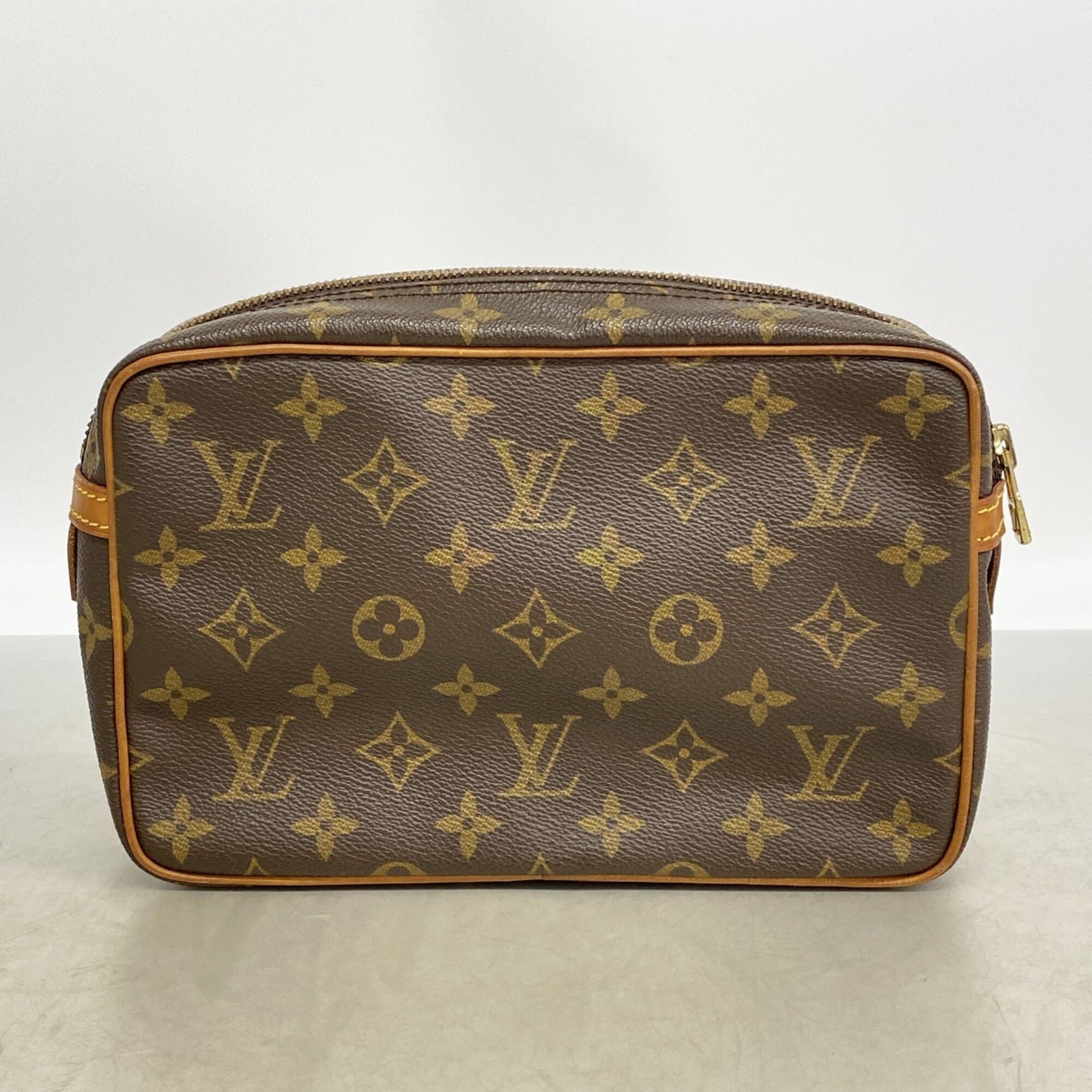 Louis Vuitton Brown Clutch Bag (Pre-Owned)