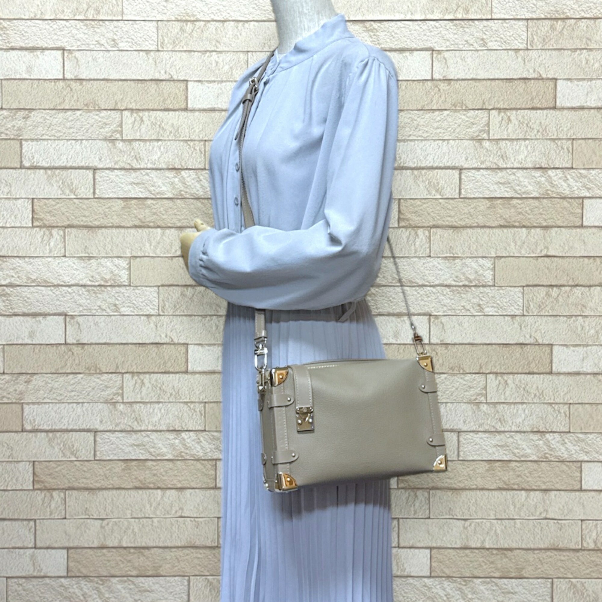Louis Vuitton Beige Taupe Leather Shoulder Bag (Pre-Owned)
