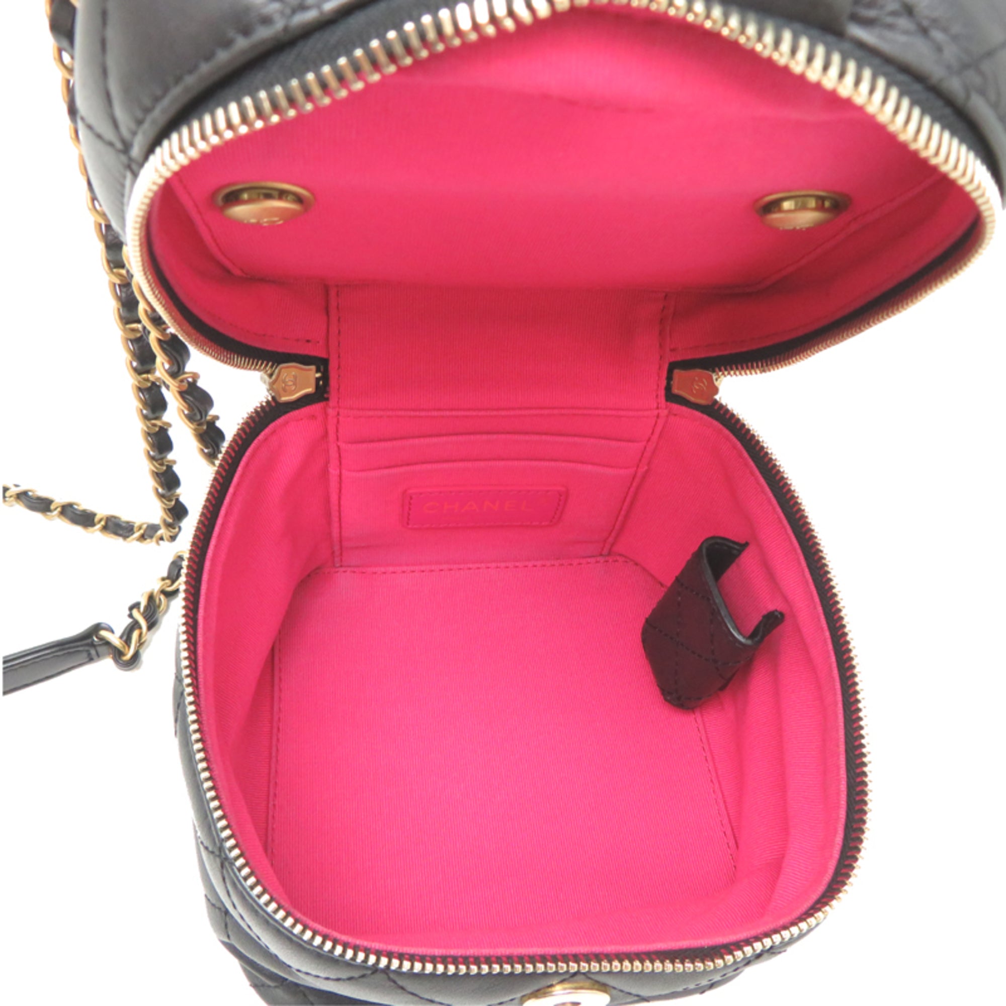Chanel Black Leather Shoulder Bag (Pre-Owned)