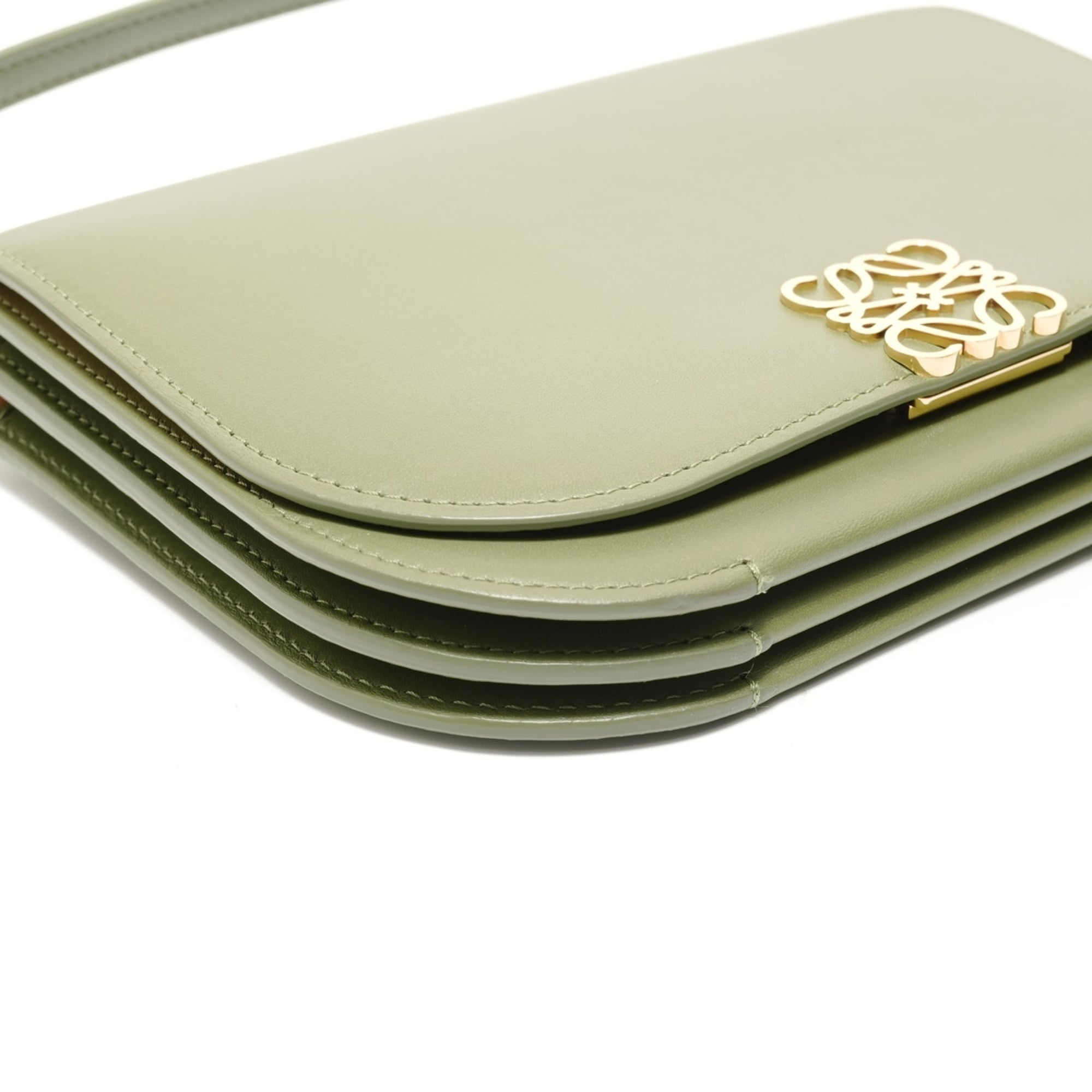 Loewe Green Shoulder Bag (Pre-Owned)