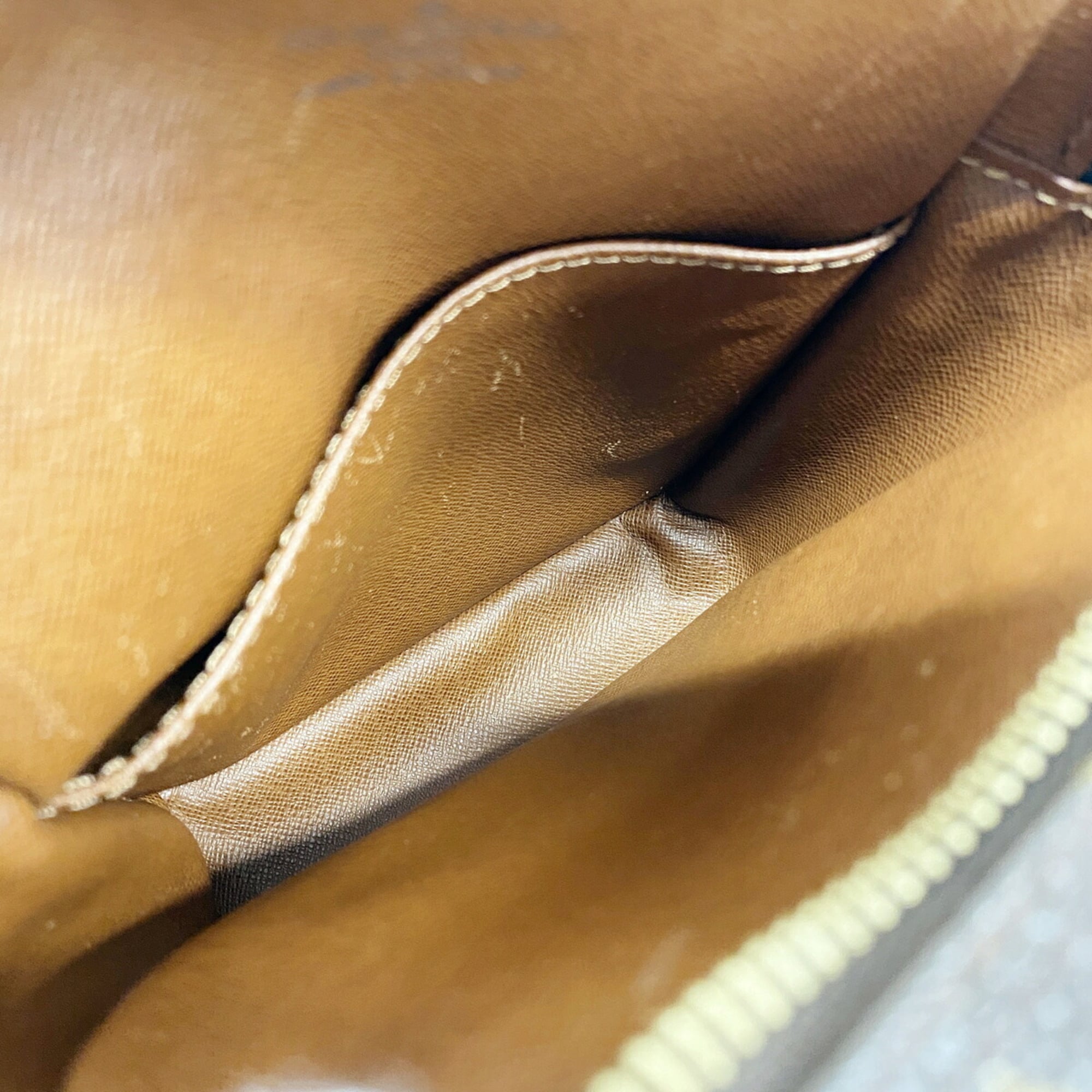 Louis Vuitton Brown Shoulder Bag (Pre-Owned)