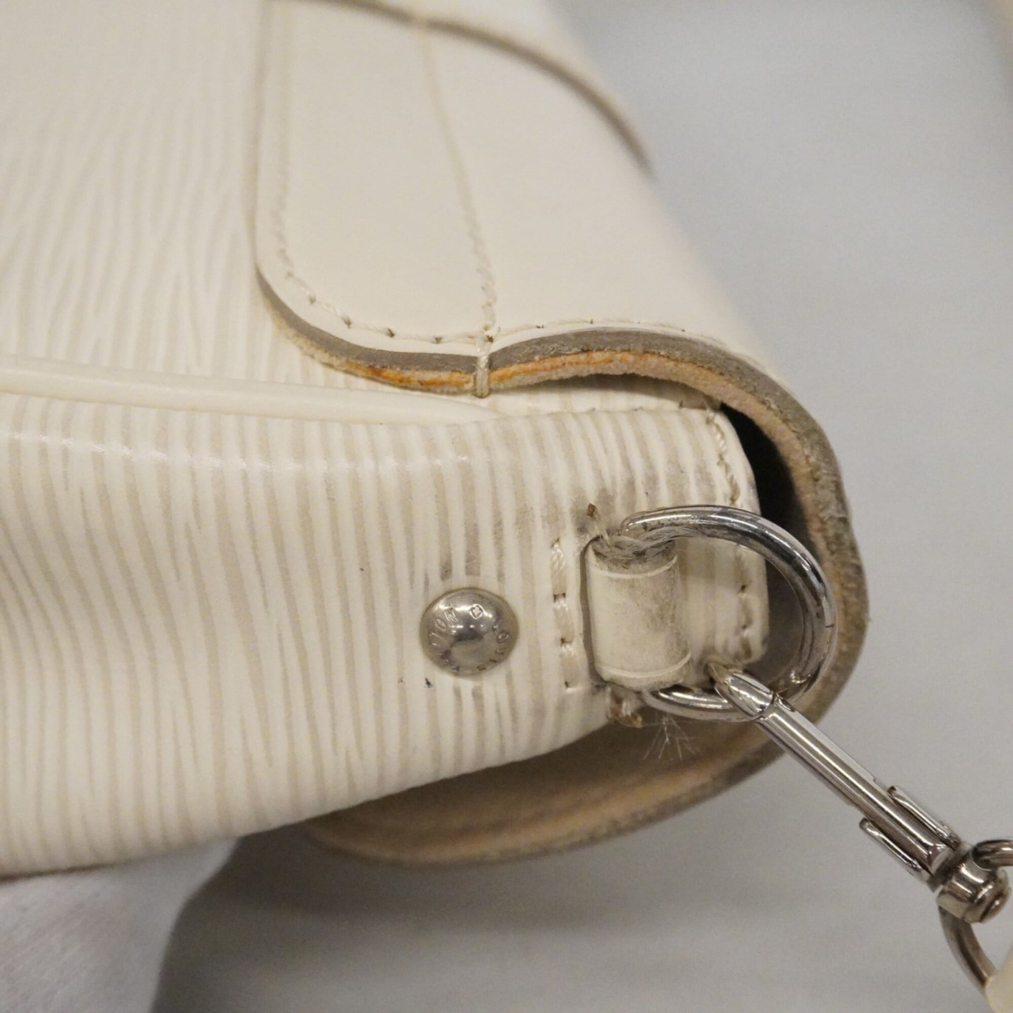 Louis Vuitton Lv Off White Shoulder Bag (Pre-Owned)