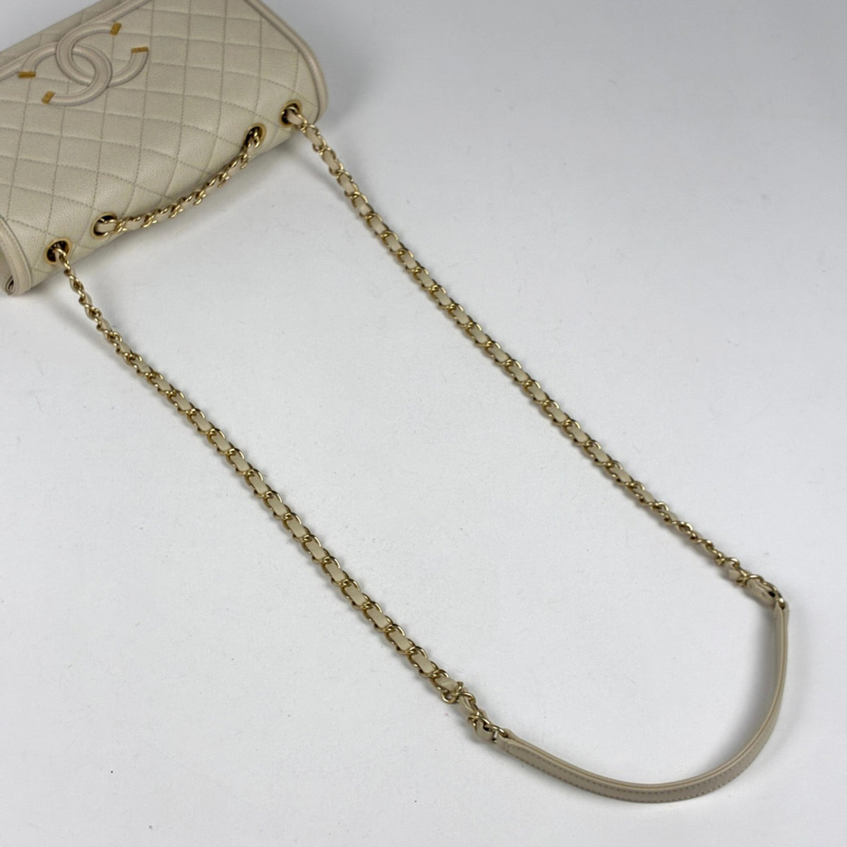 Chanel Matelasse Light Beige Grained Calfskin Shoulder Bag (Pre-Owned)
