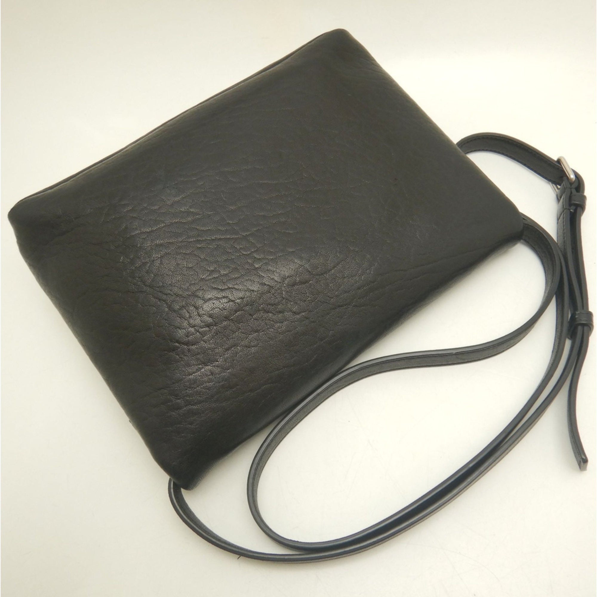 Yves Saint Laurent Black Leather Shoulder Bag (Pre-Owned)