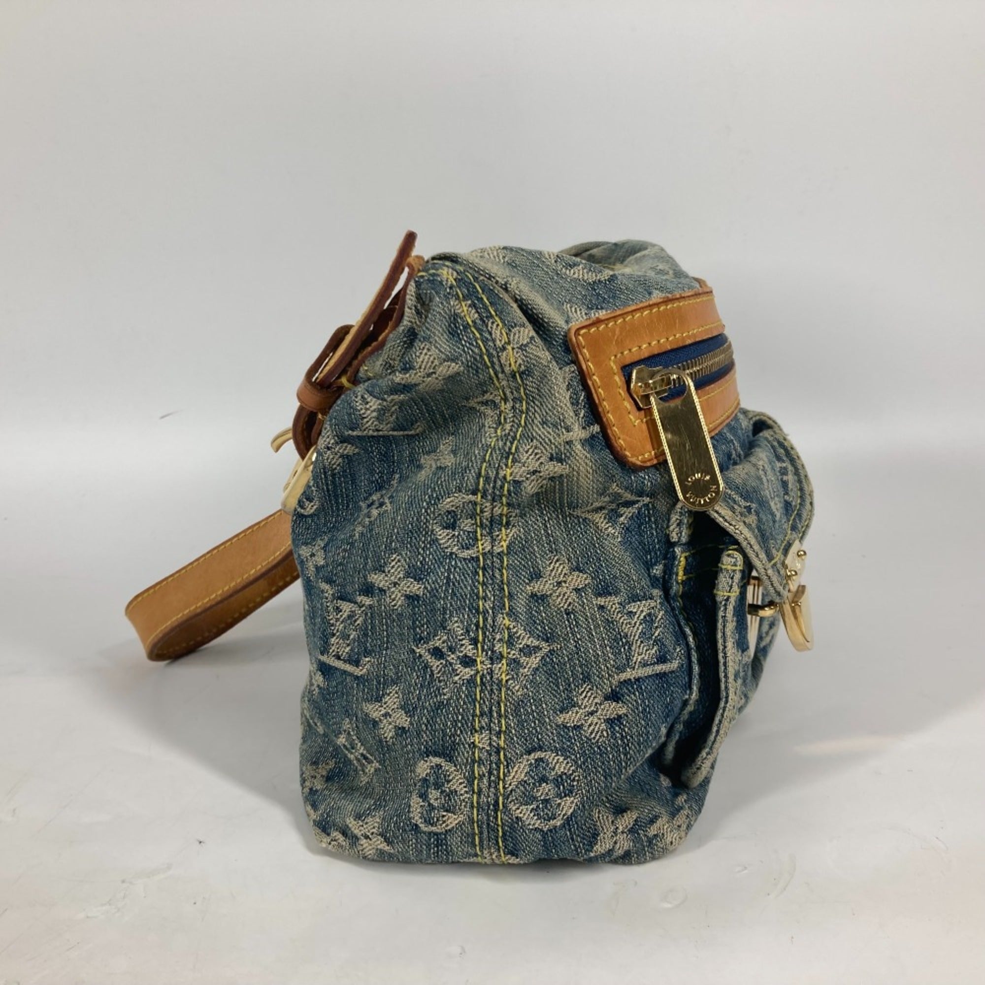 Louis Vuitton Blue Other Shoulder Bag (Pre-Owned)