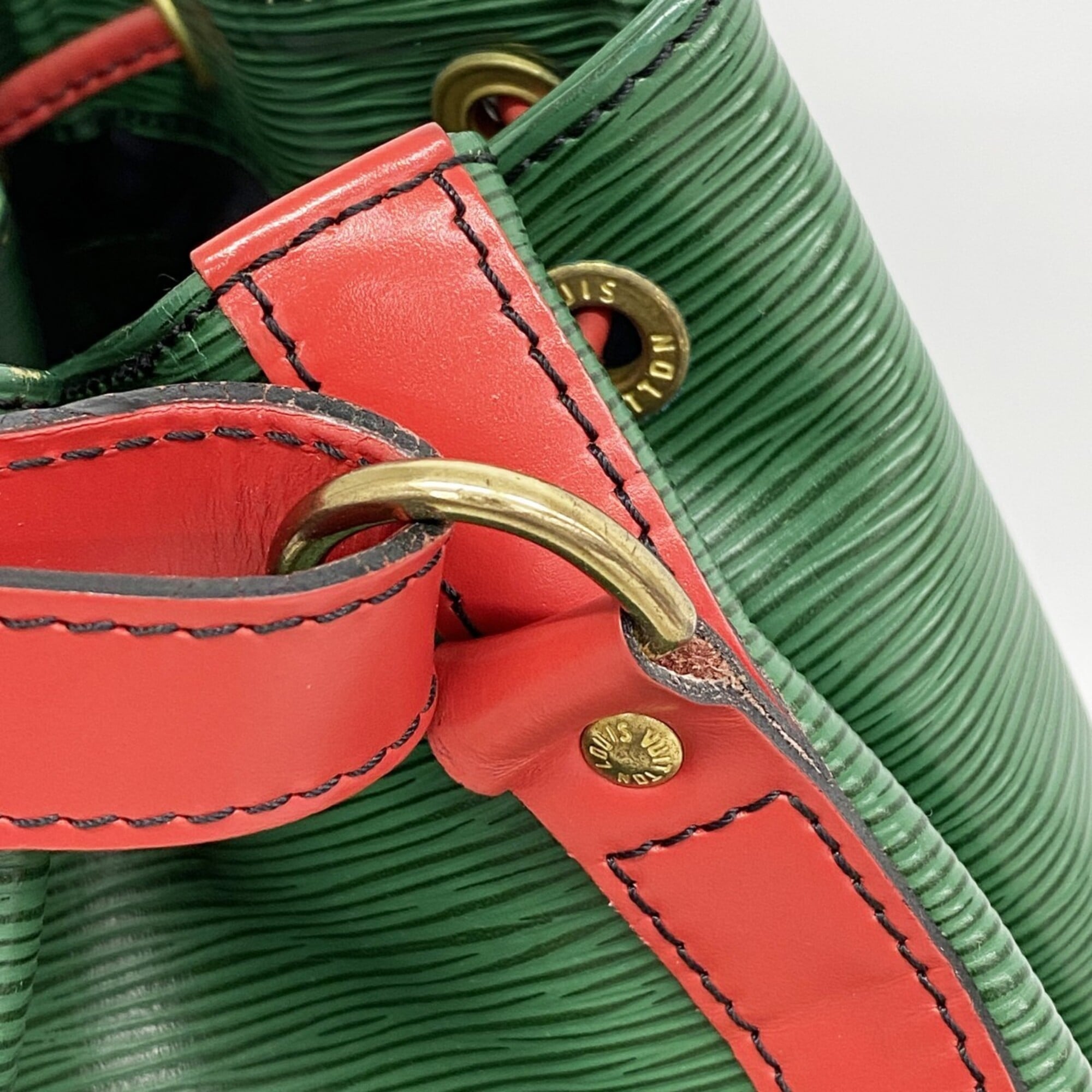 Louis Vuitton Borneo Green Castilian Red Shoulder Bag (Pre-Owned)