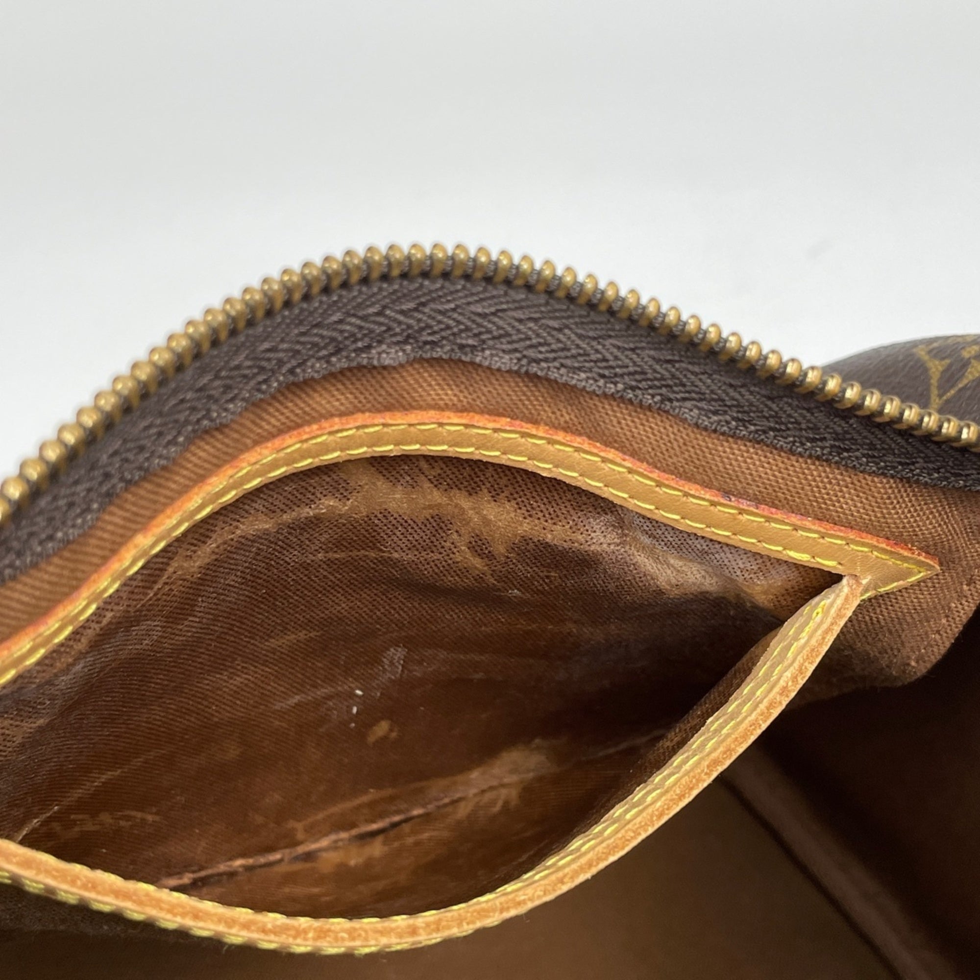 Louis Vuitton Brown Monogram Handbag (Pre-Owned)