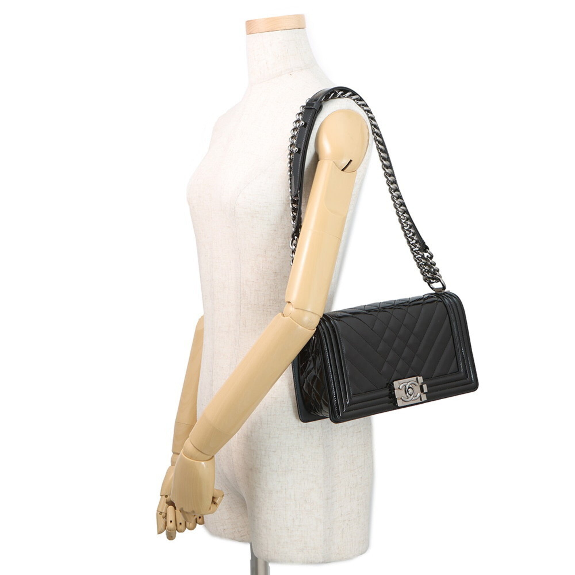 Chanel Black Patent Leather Shoulder Bag (Pre-Owned)