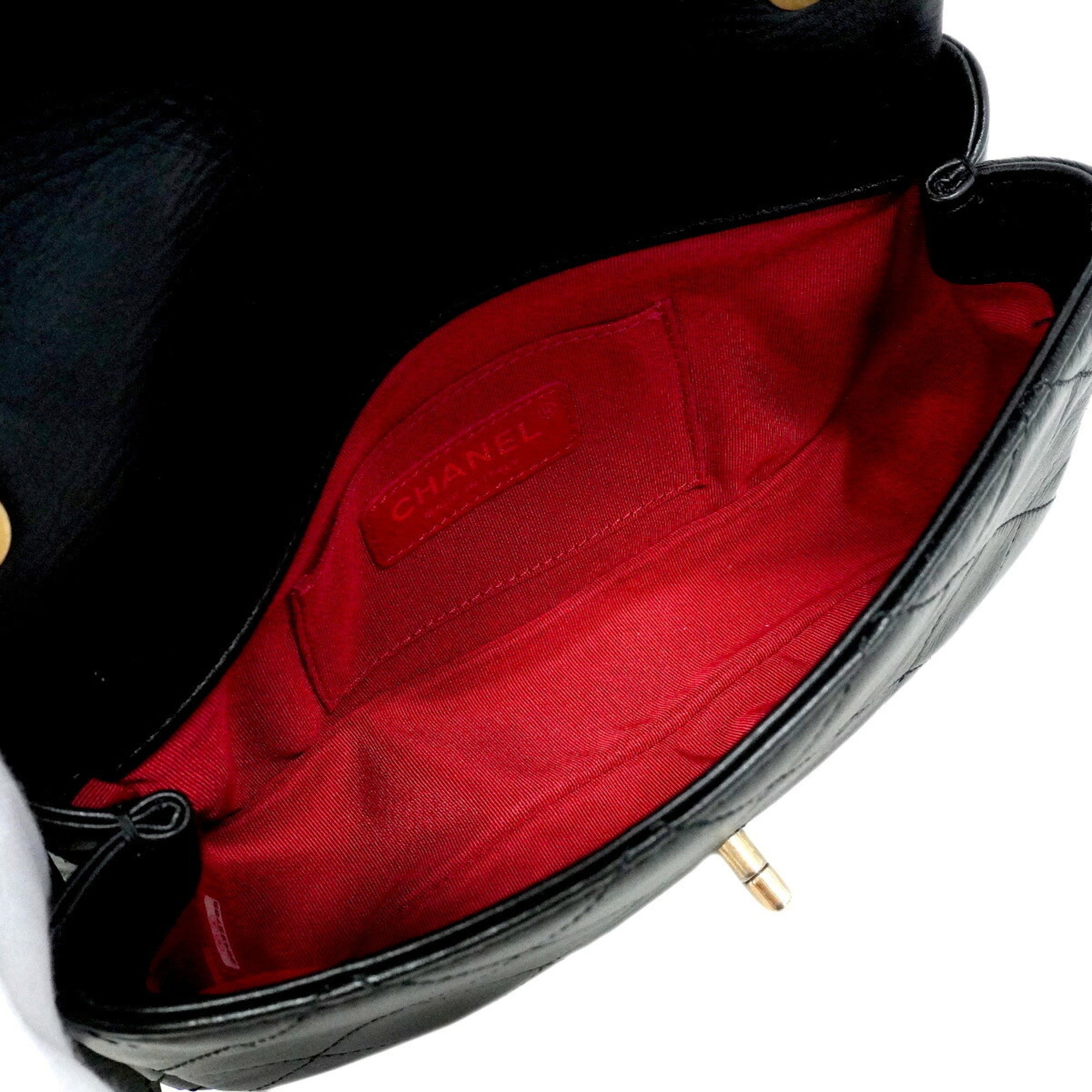 Chanel Black Leather Shoulder Bag (Pre-Owned)
