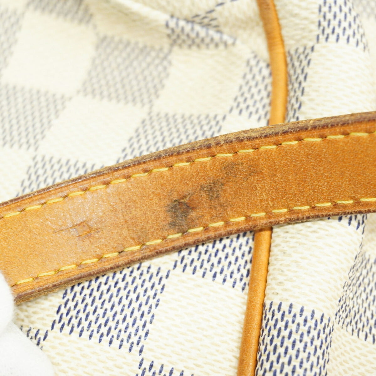 Louis Vuitton White Tote Bag (Pre-Owned)