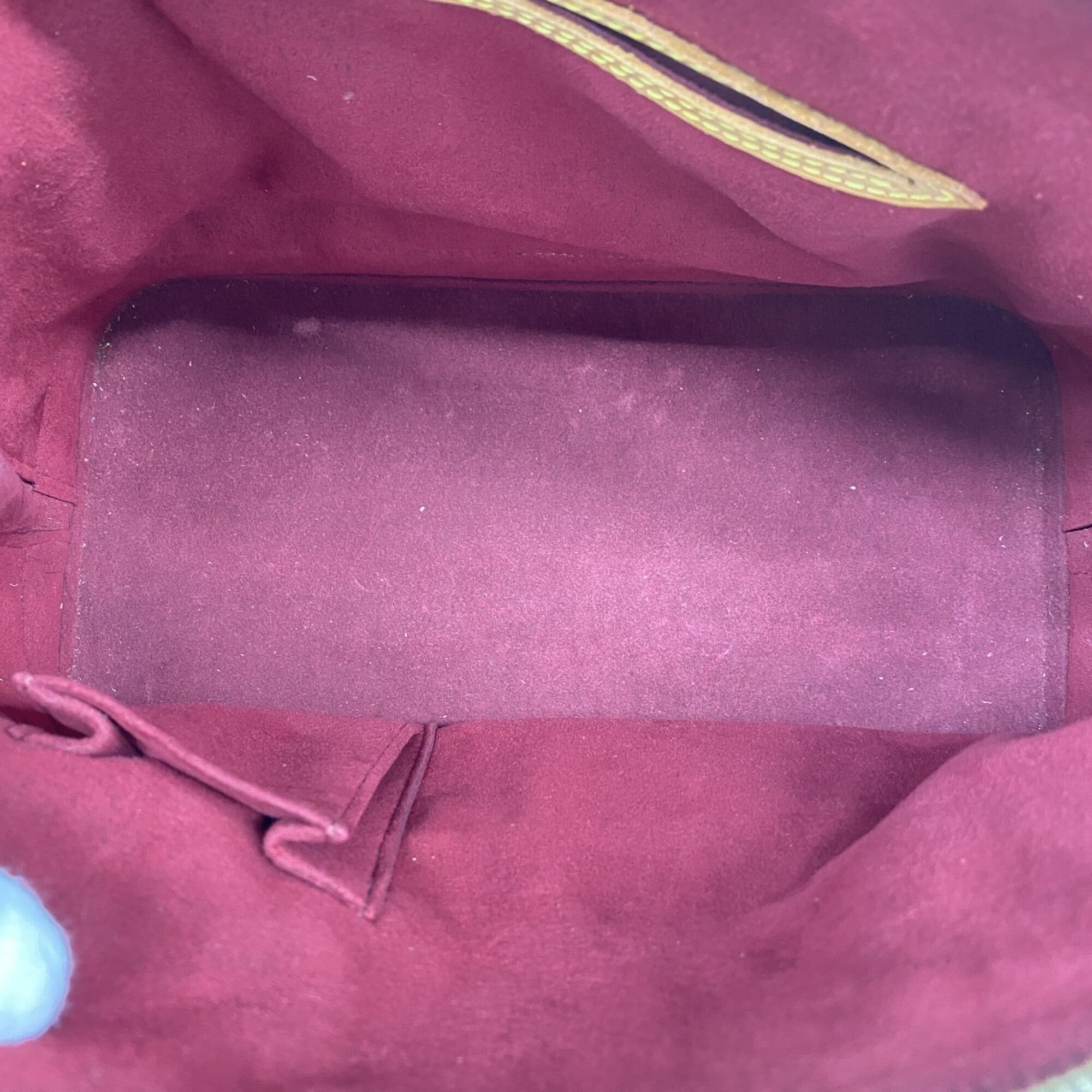 Louis Vuitton Blanc Handbag (Pre-Owned)