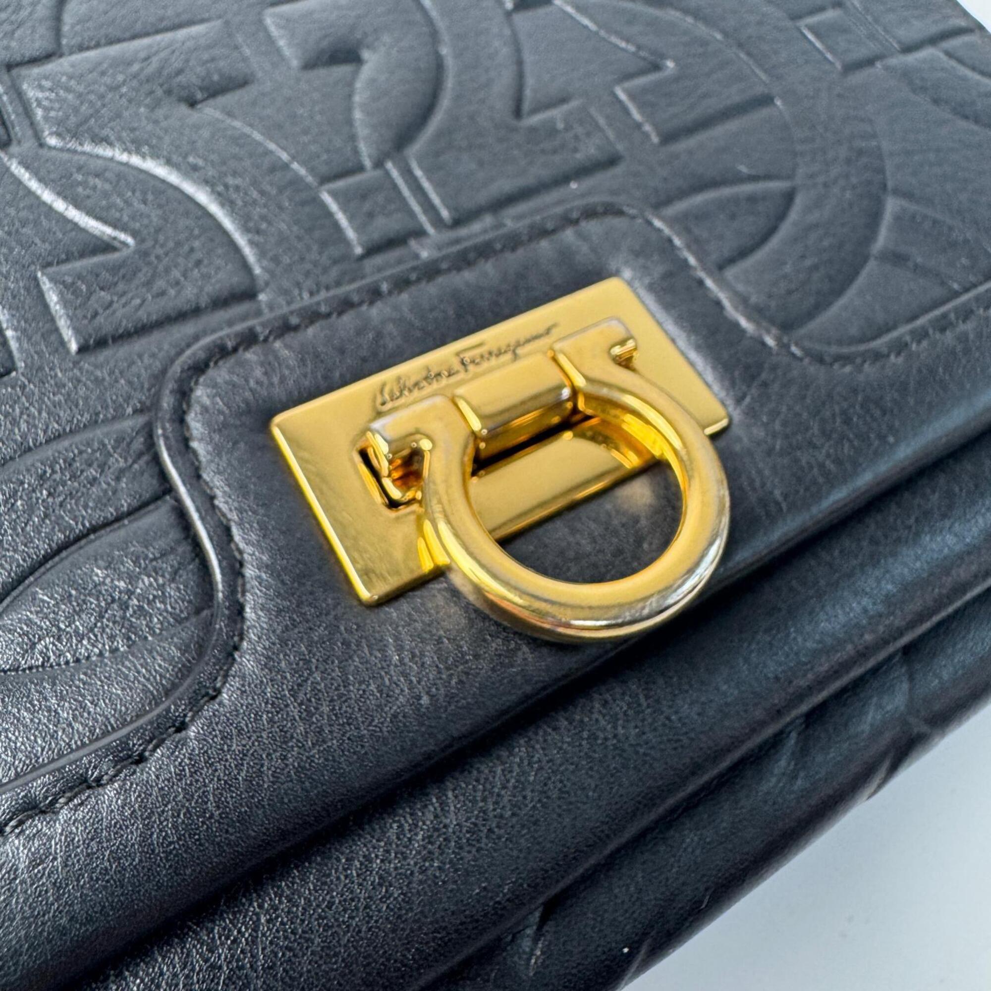 Salvatore Ferragamo Black Leather Shoulder Bag (Pre-Owned)