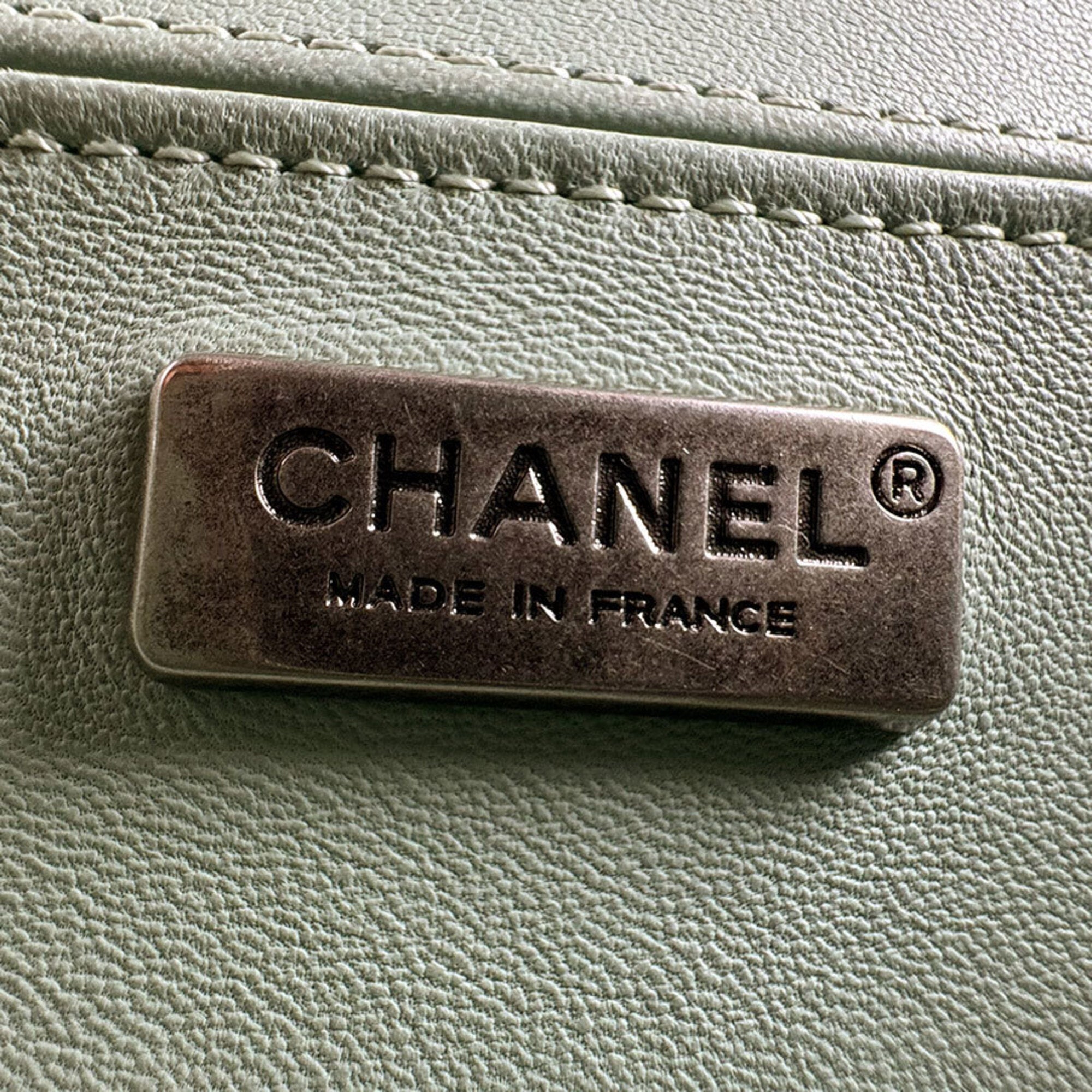 Chanel Green Leather Shoulder Bag (Pre-Owned)