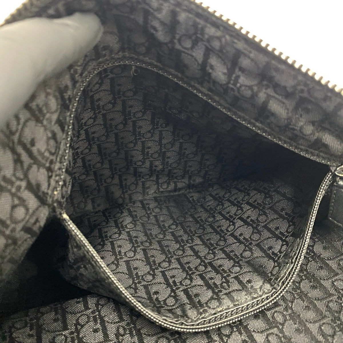 Christian Dior Black Leather Shoulder Bag (Pre-Owned)