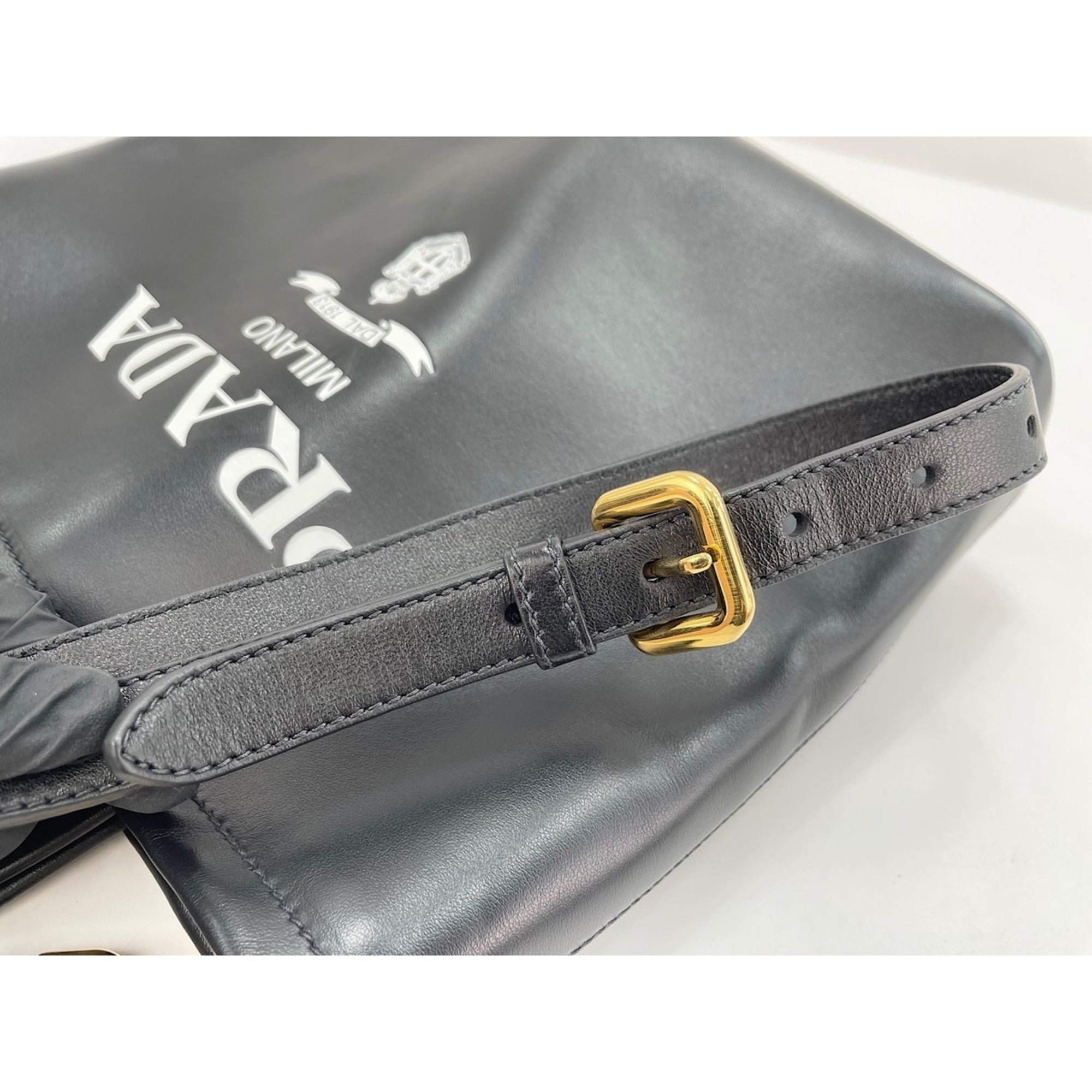 Prada Black Handbag (Pre-Owned)