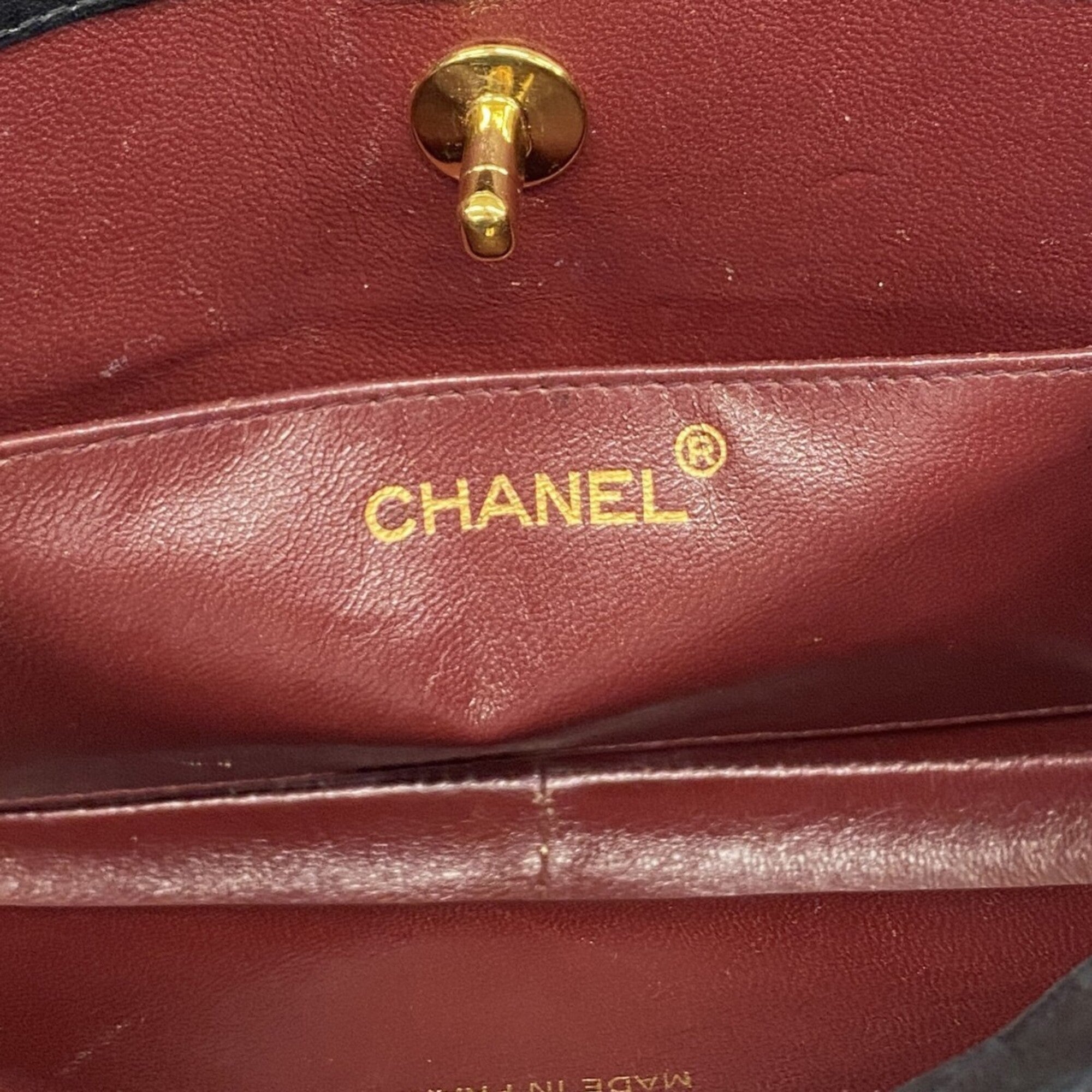 Chanel Black Leather Handbag (Pre-Owned)