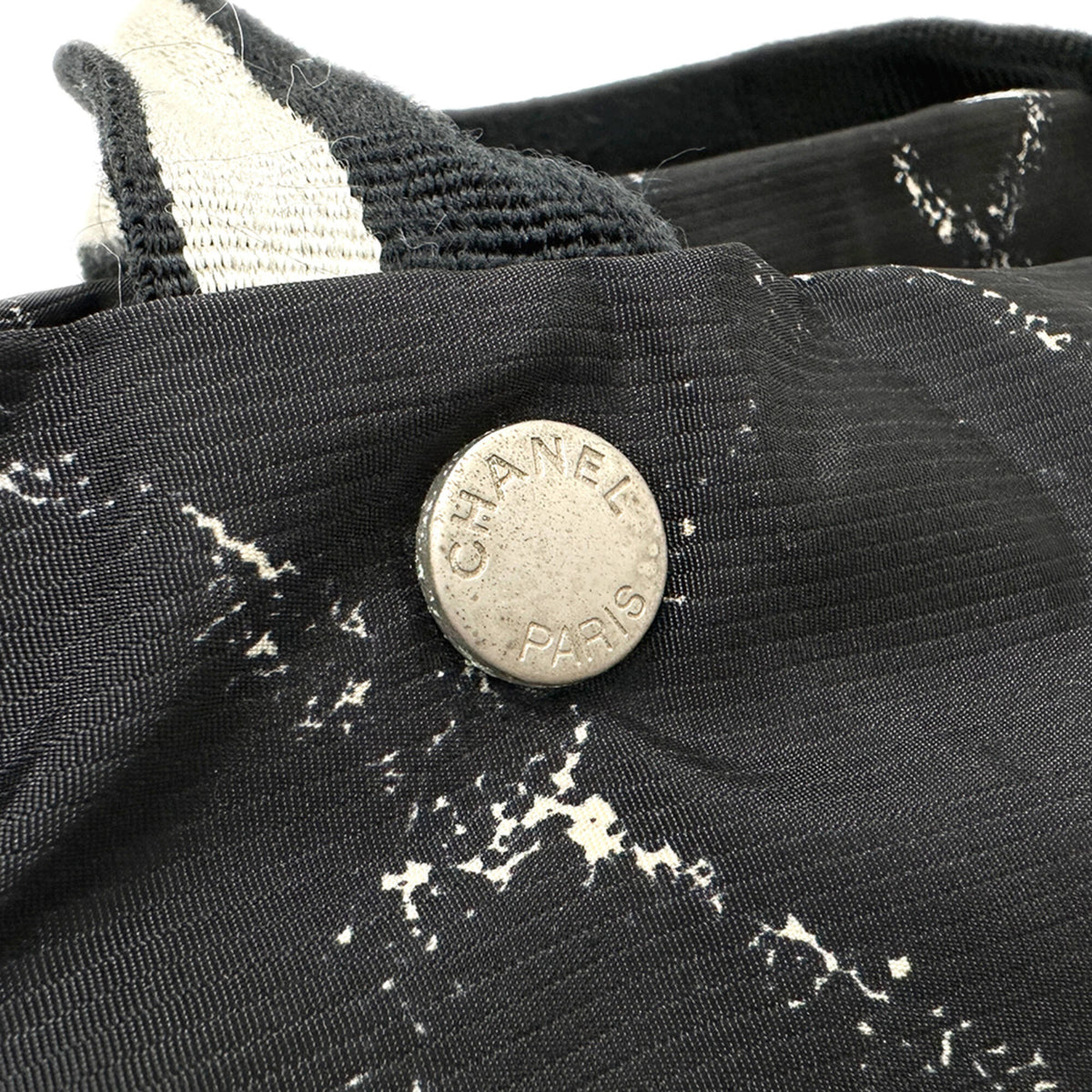 Chanel Black Nylon Tote Bag (Pre-Owned)