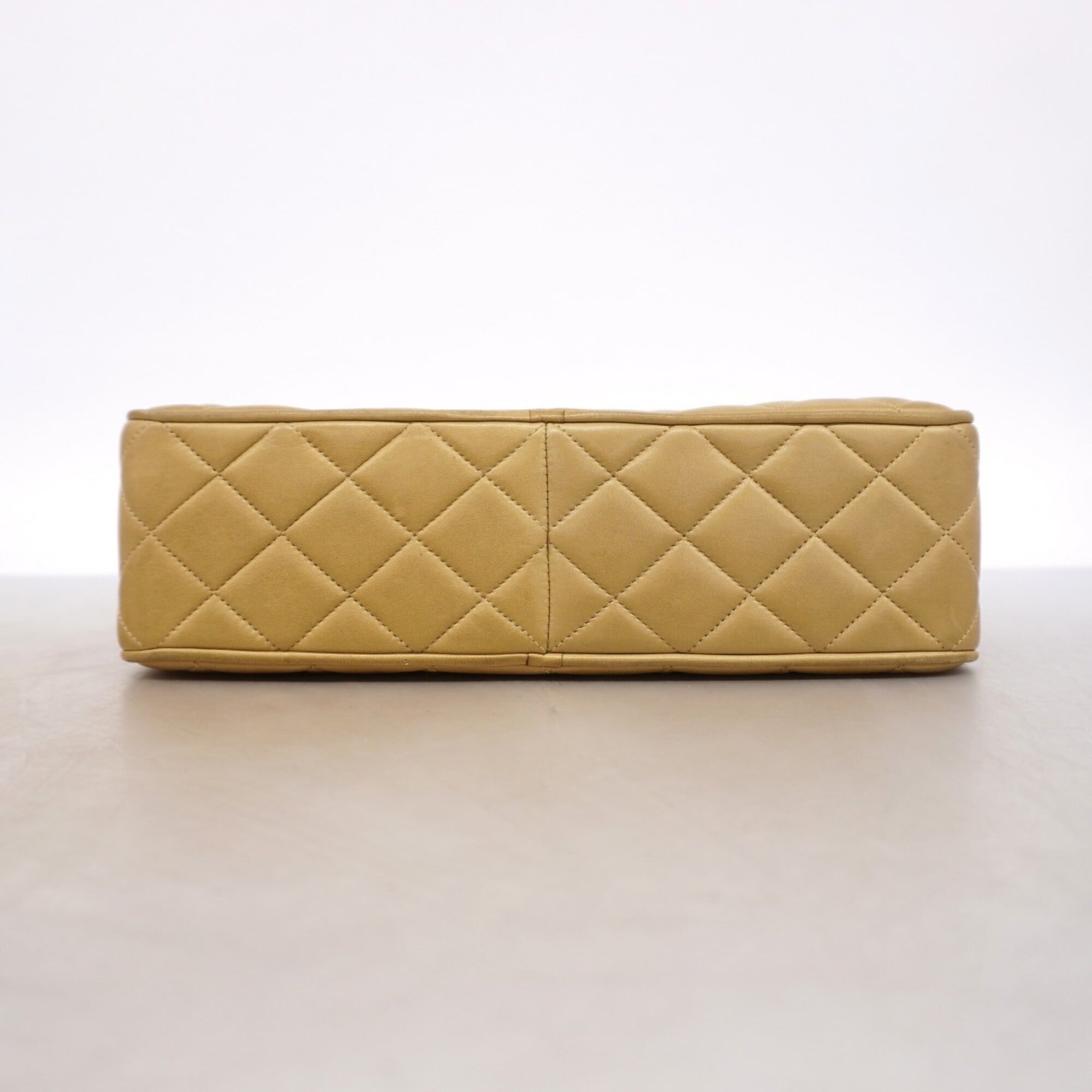 Chanel Beige Leather Shoulder Bag (Pre-Owned)