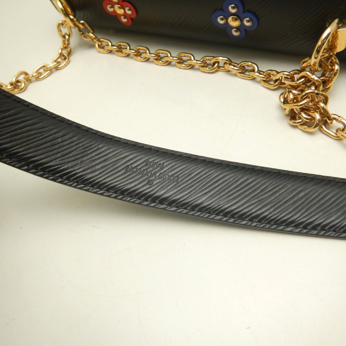 Louis Vuitton Noir Epi Leather Shoulder Bag (Pre-Owned)
