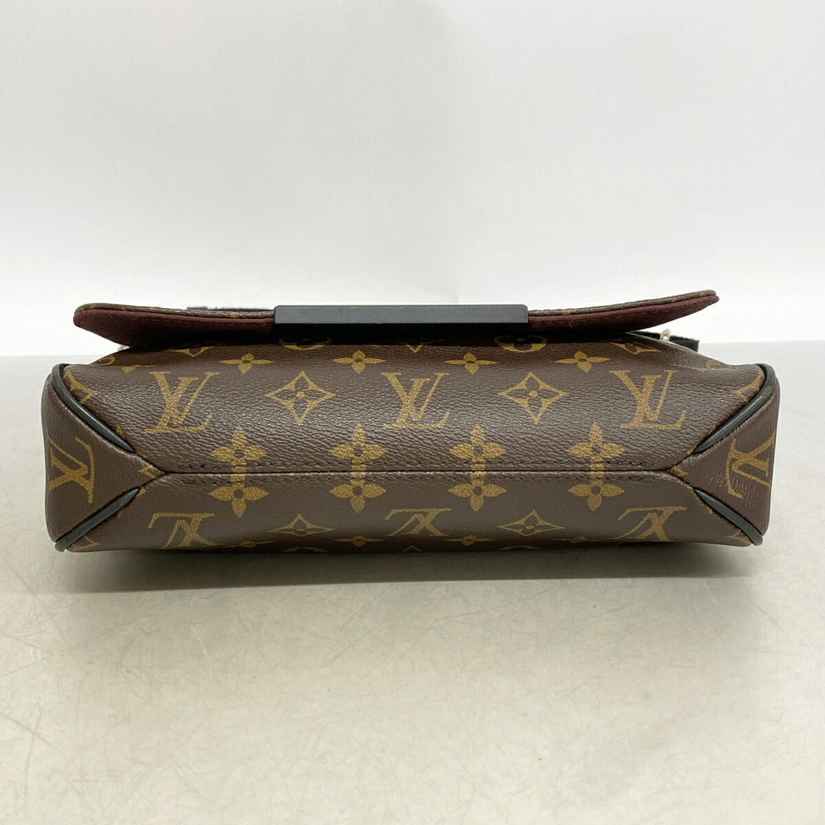 Louis Vuitton Brown Shoulder Bag (Pre-Owned)