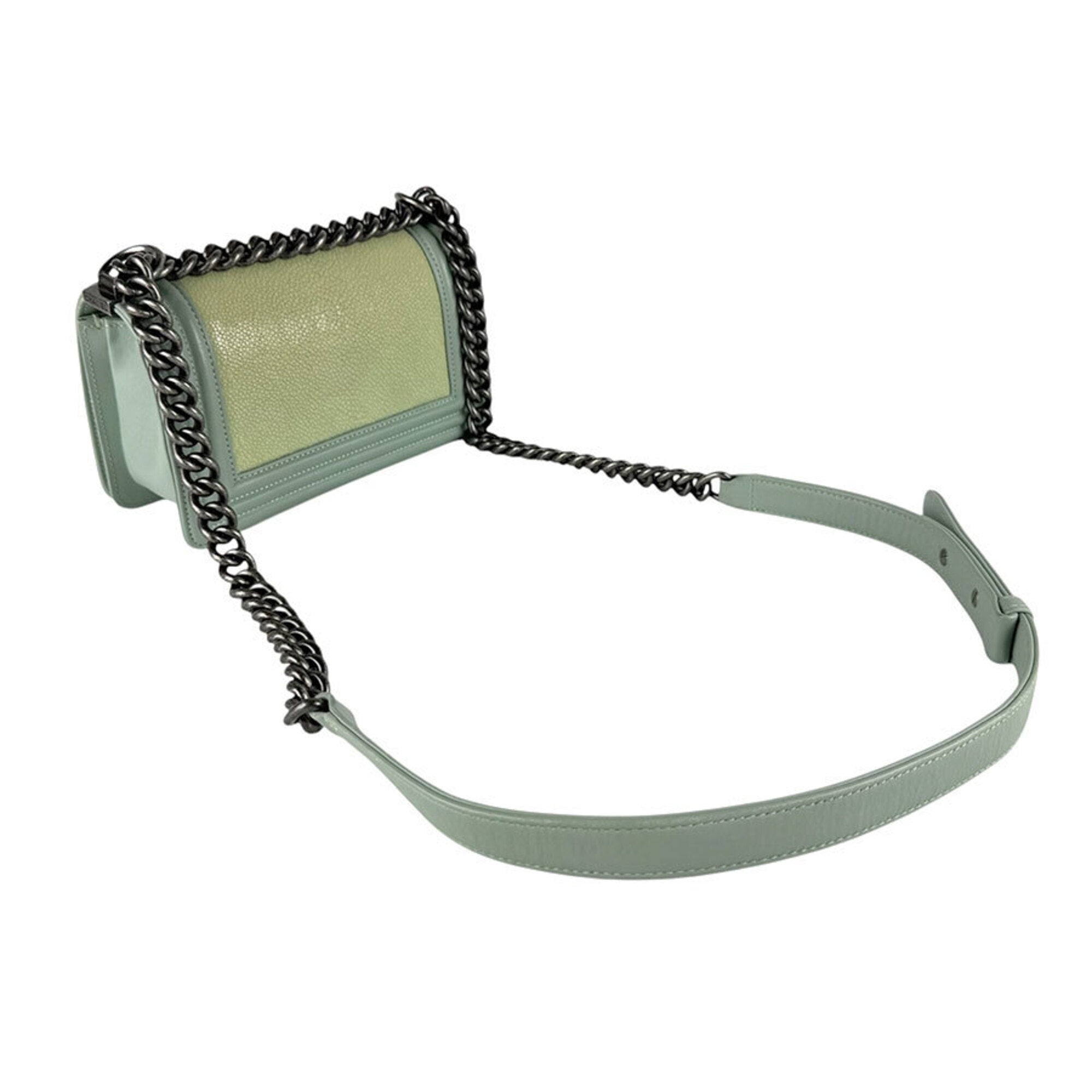 Chanel Green Leather Shoulder Bag (Pre-Owned)