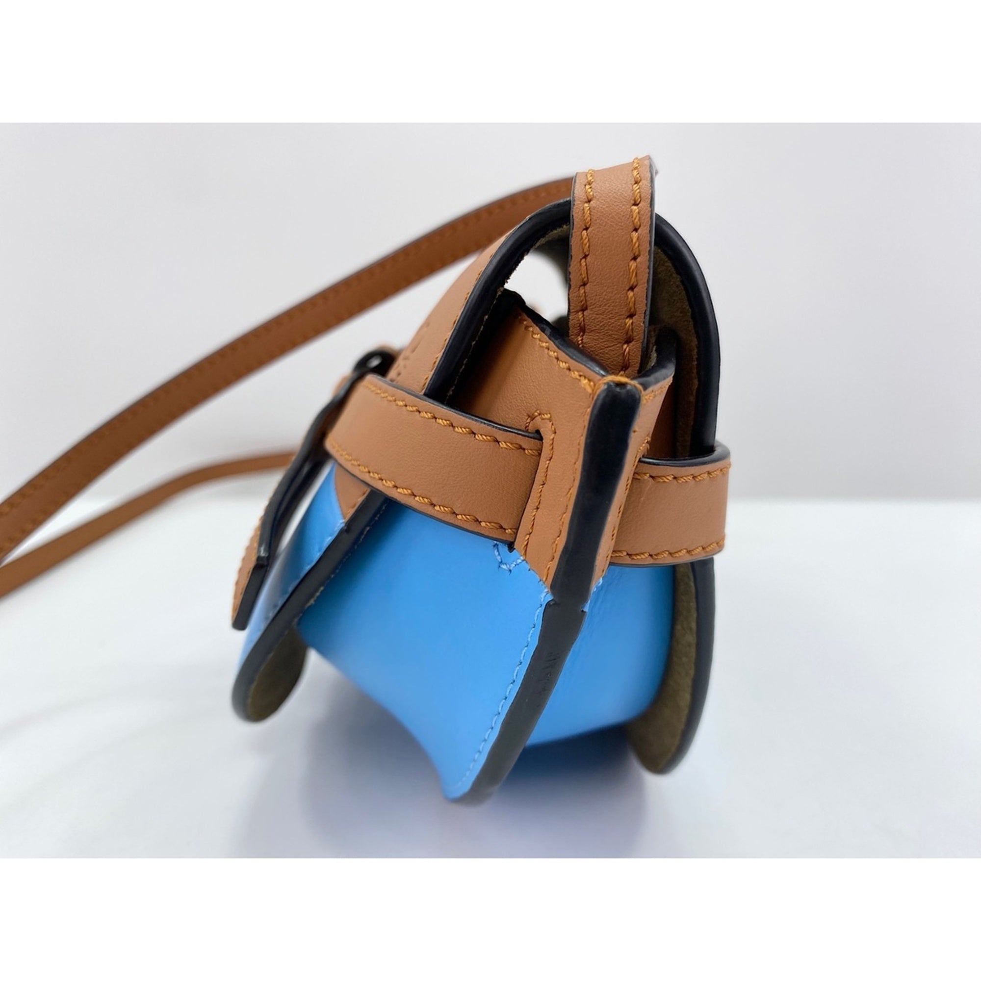 Loewe Brown Leather Shoulder Bag (Pre-Owned)