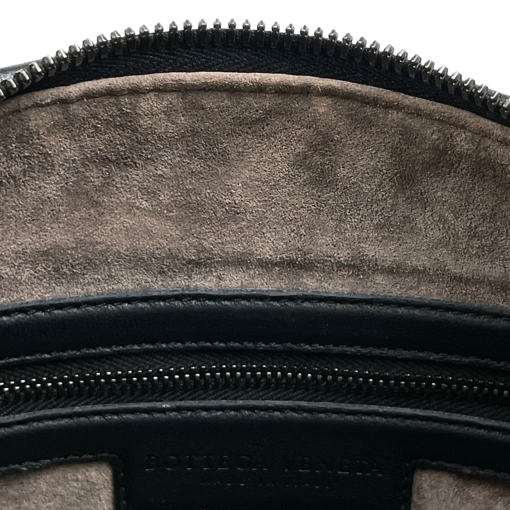 Bottega Veneta Black Leather Shoulder Bag (Pre-Owned)