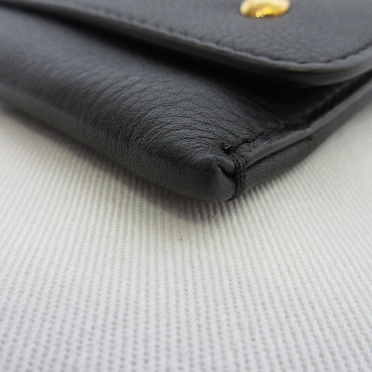 Burberry Black Leather Clutch Bag (Pre-Owned)