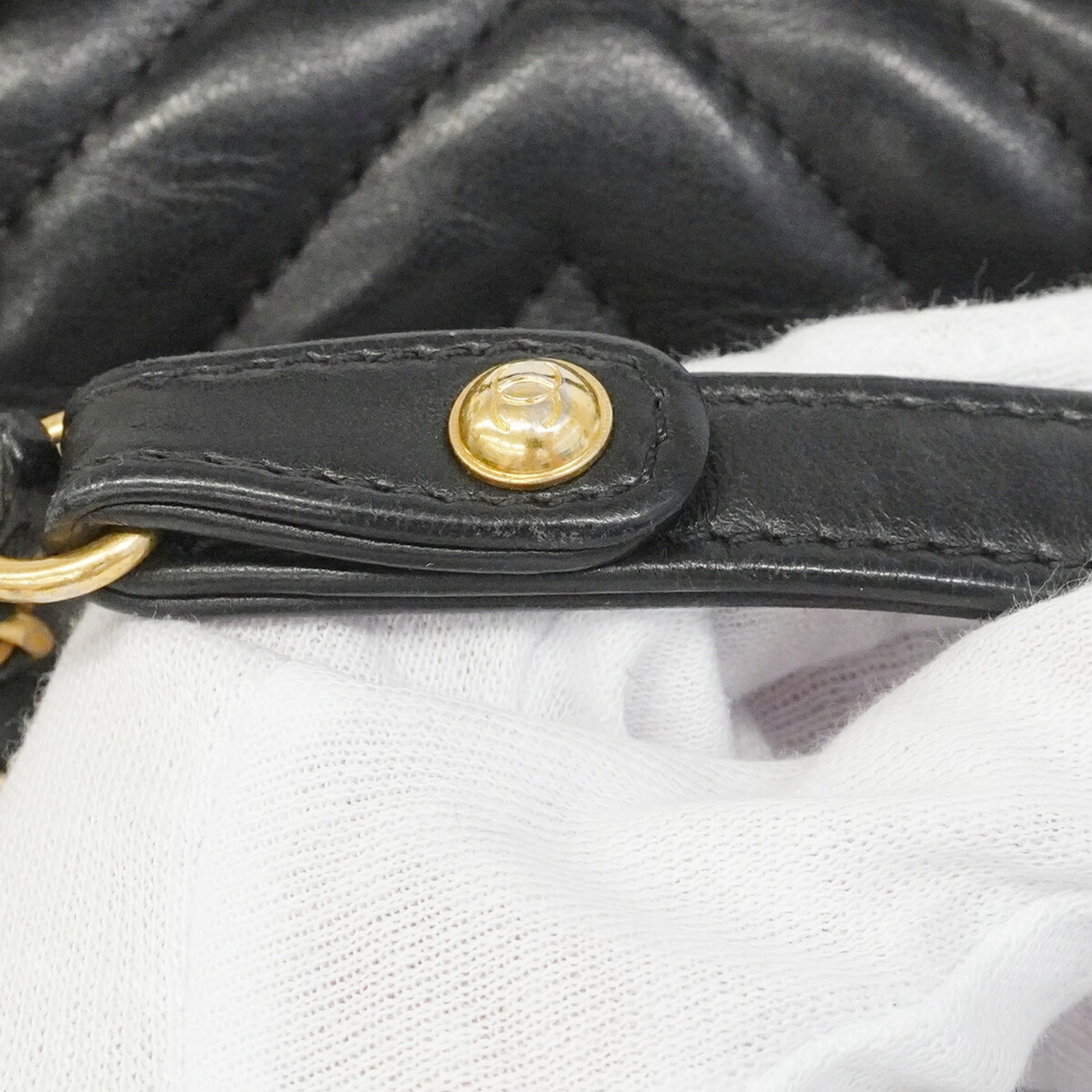 Chanel Black Leather Handbag (Pre-Owned)