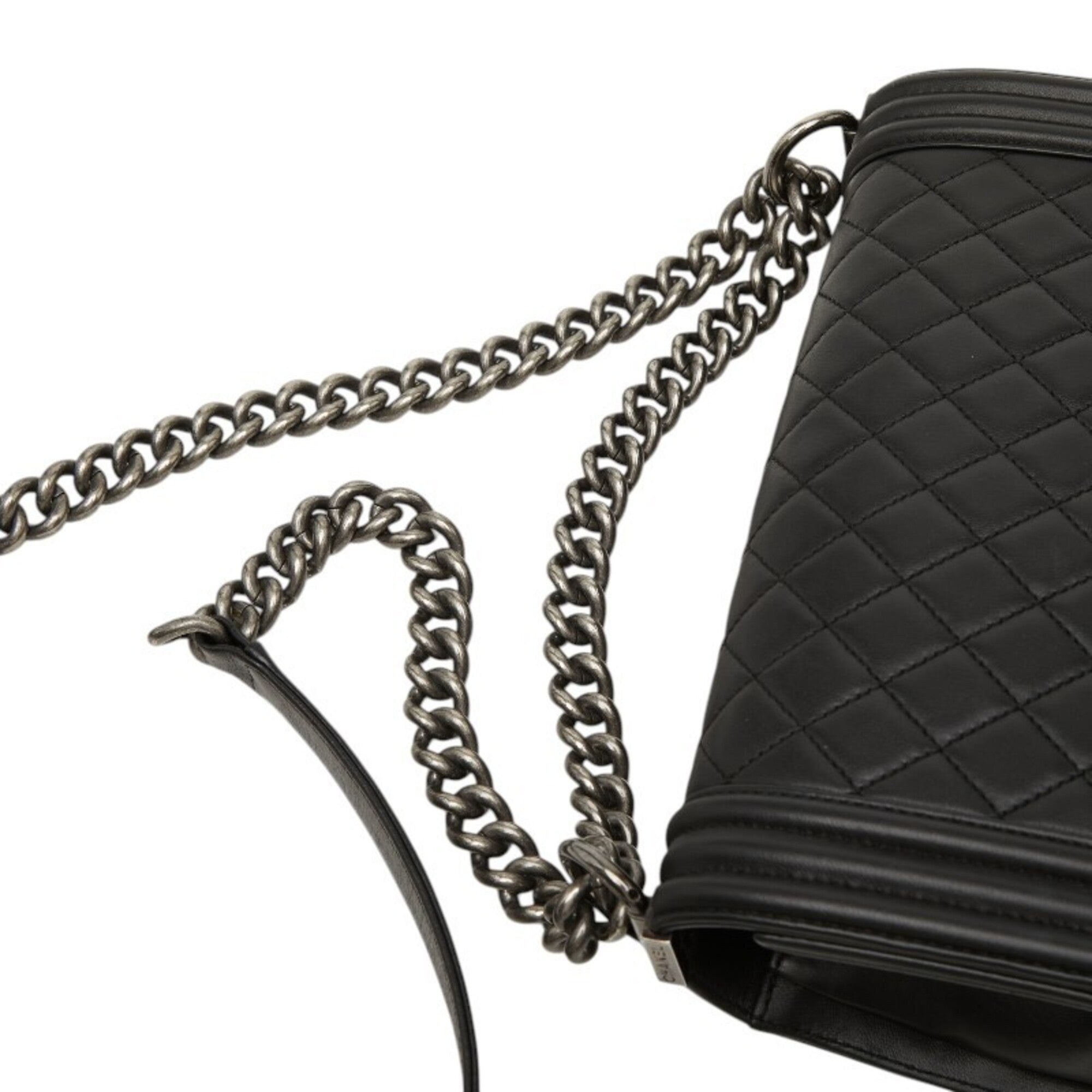 Chanel Black Leather Shoulder Bag (Pre-Owned)