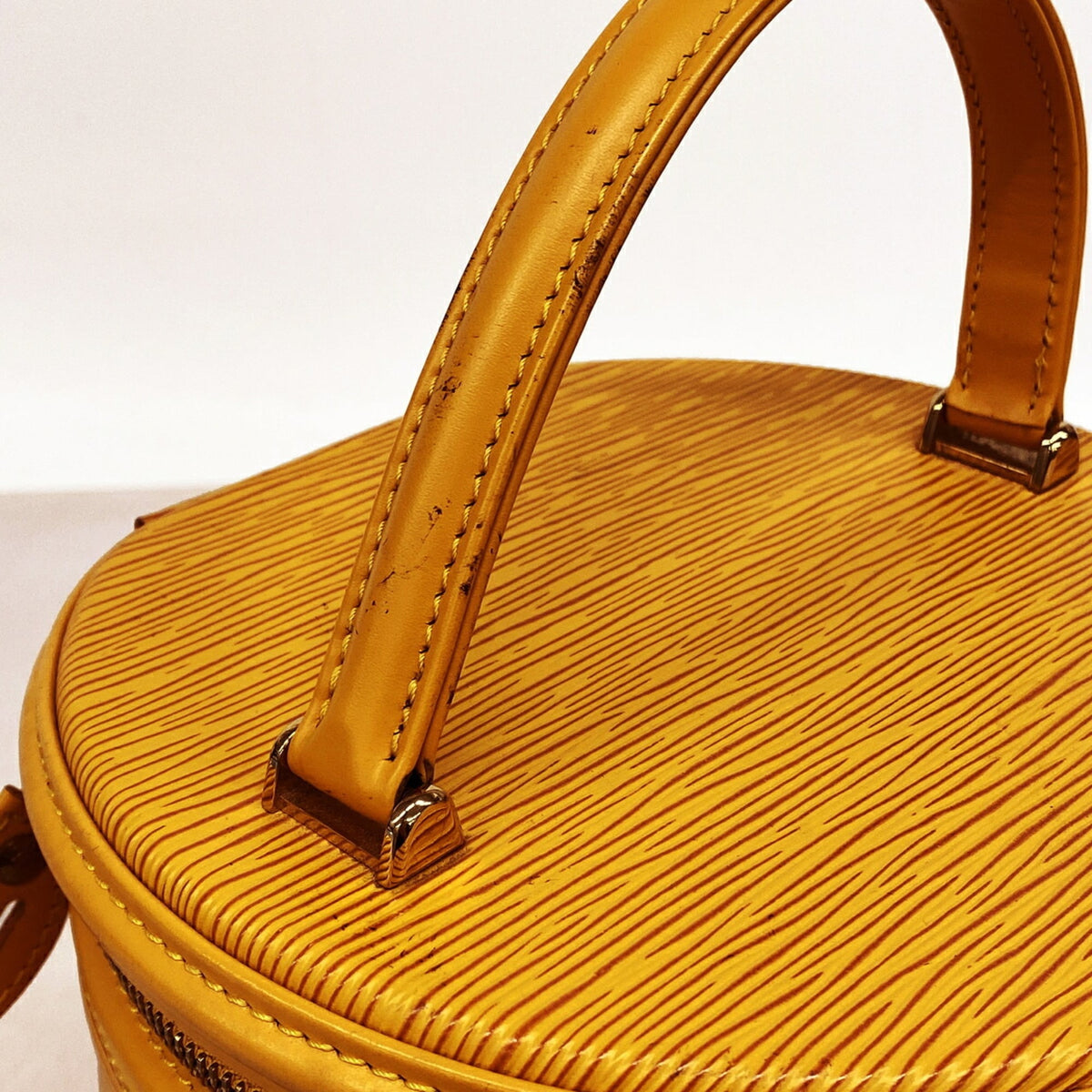 Louis Vuitton Jaune Handbag (Pre-Owned)
